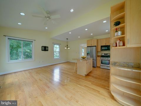 4909 FOX STREET COLLEGE PARK MD 20740
