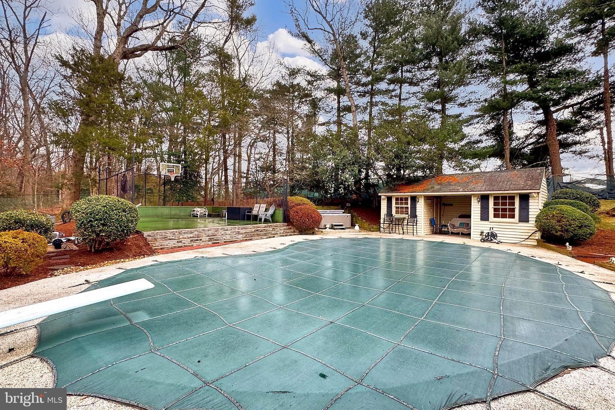 RIVERCREST - Residential