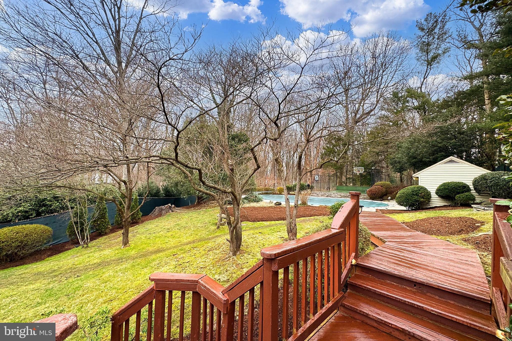 RIVERCREST - Residential