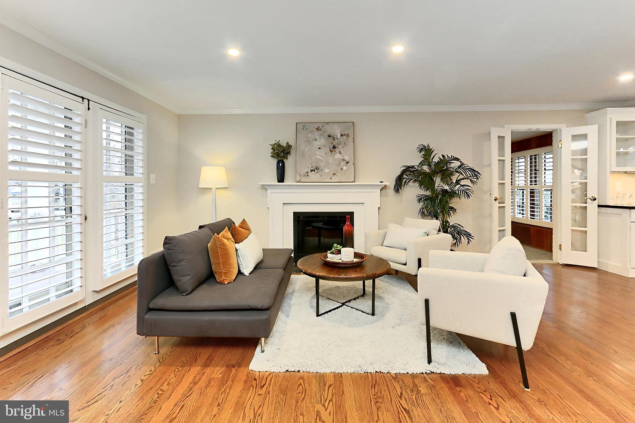 RIVERCREST - Residential