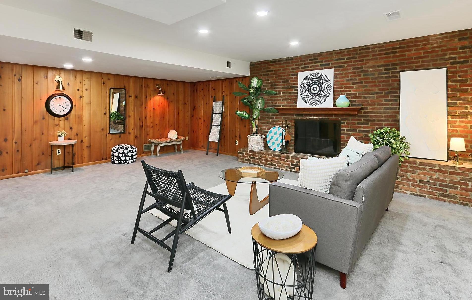 RIVERCREST - Residential