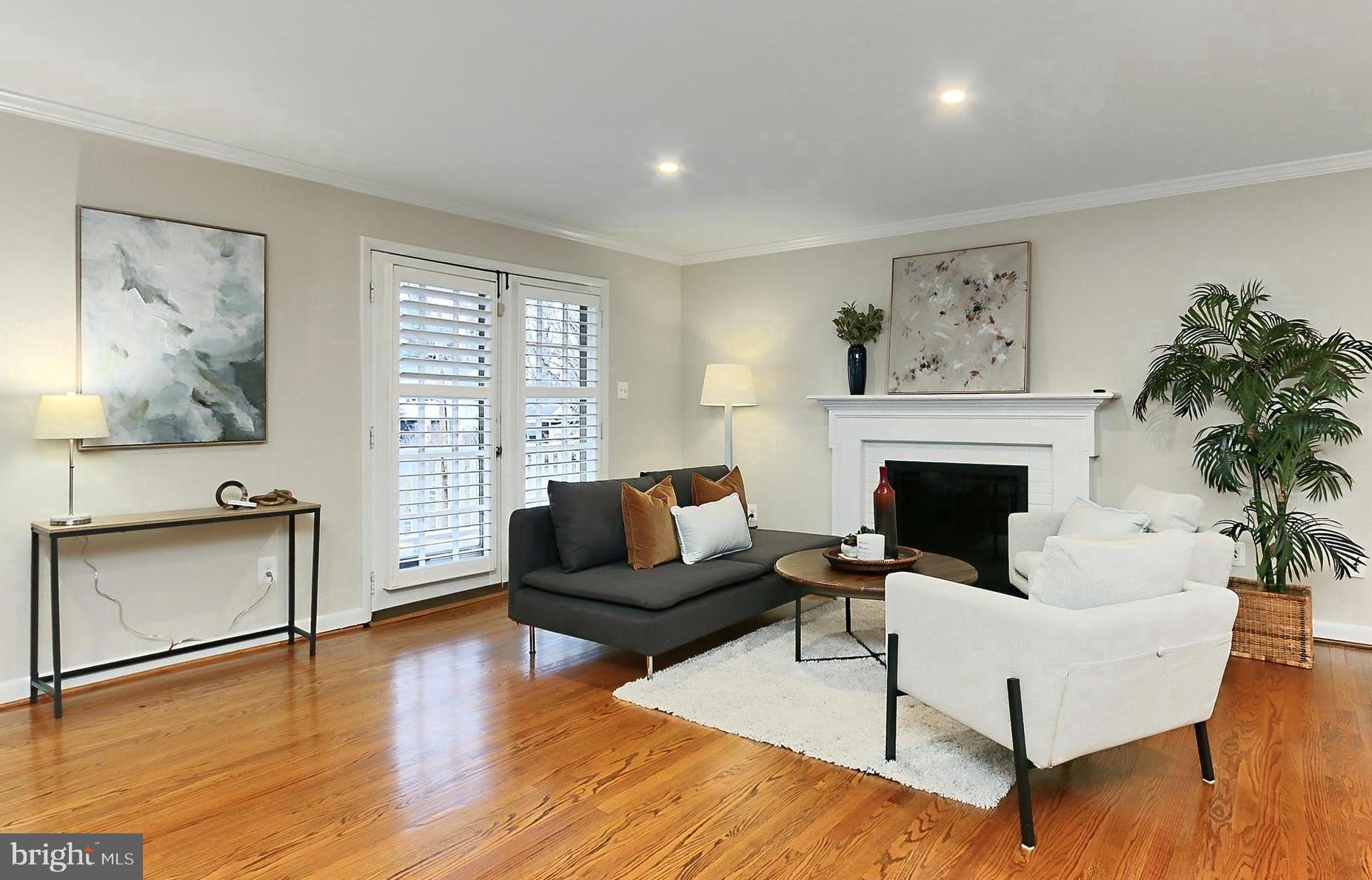 RIVERCREST - Residential