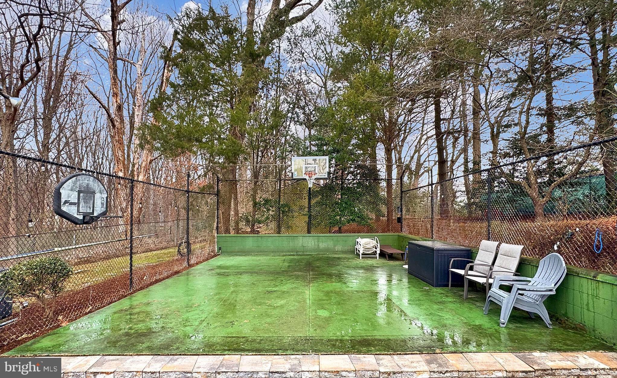 RIVERCREST - Residential