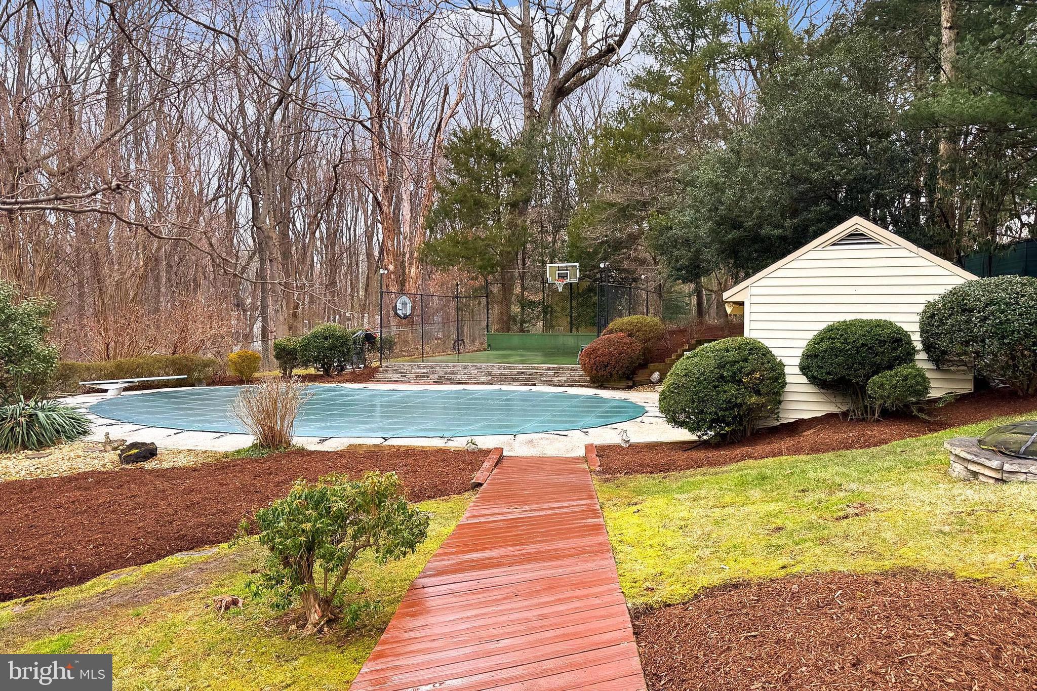 RIVERCREST - Residential