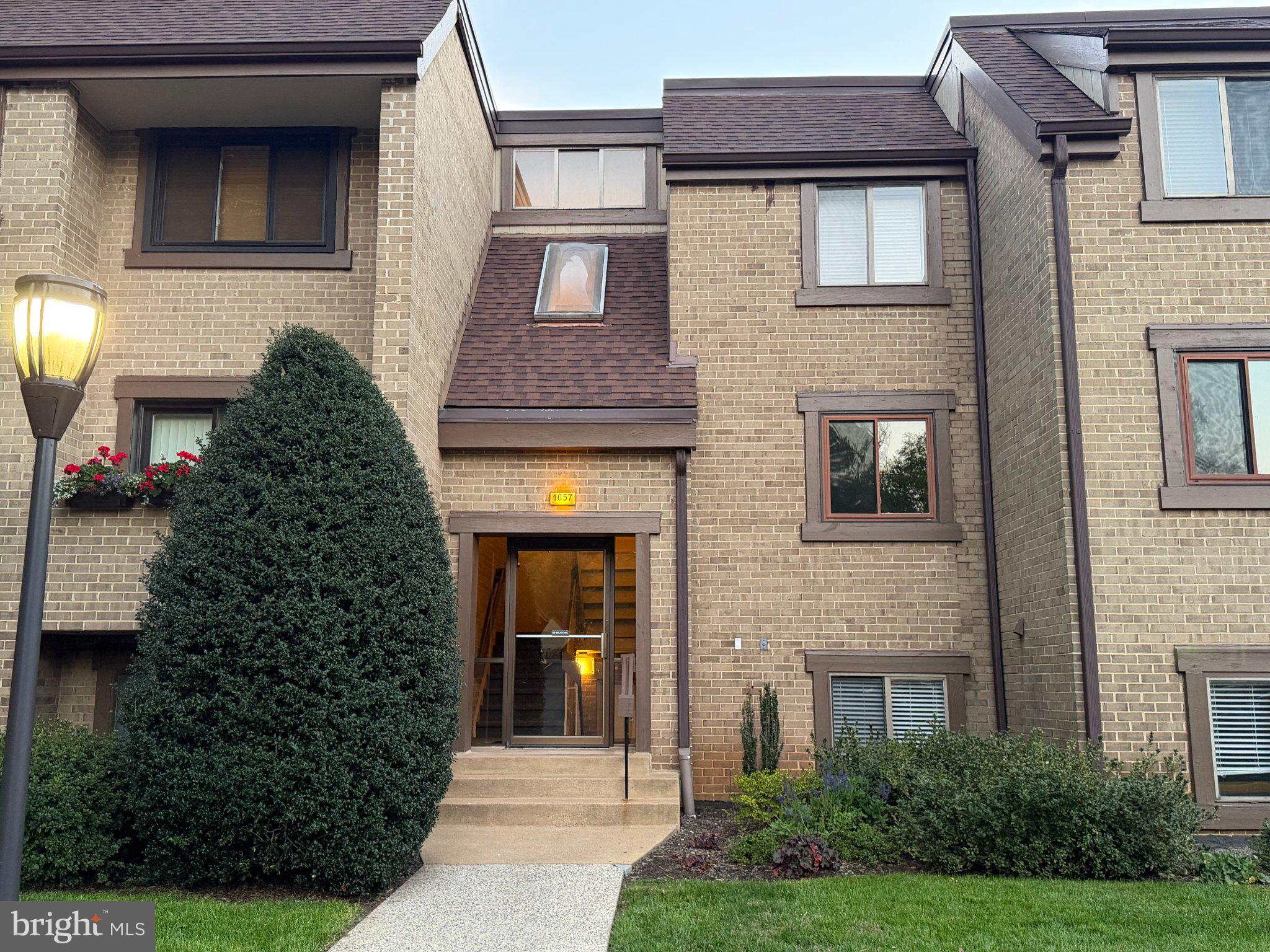 1657 PARKCREST CIRCLE 101