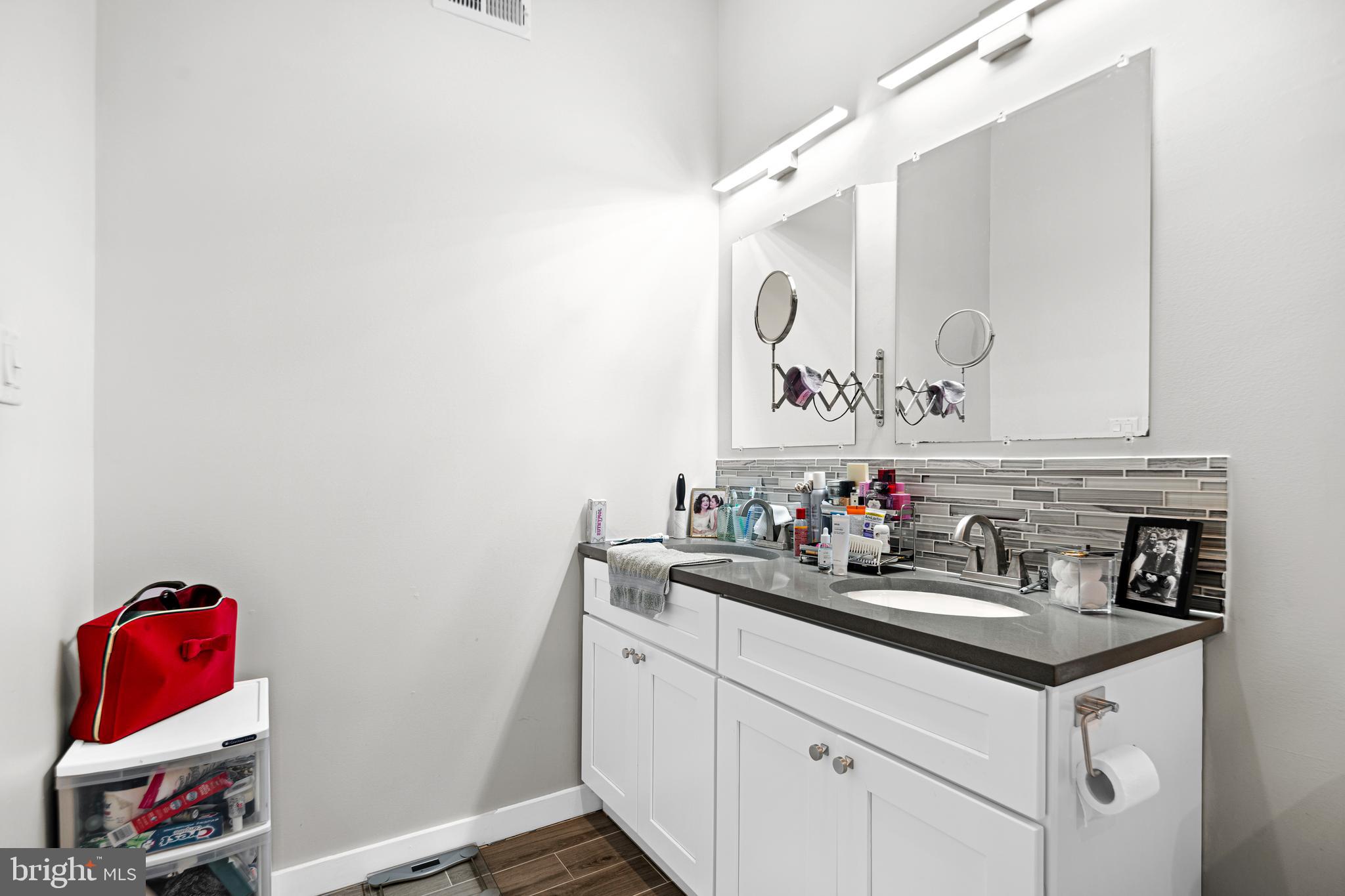 LUDLOW - Residential Lease