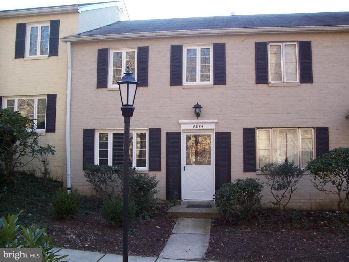 Spacious townhome with handsome wood floors, freshly painted, nice kitchen, attic storage, and more! 1 mile to Forest Glen METRO, and seconds to bus-lines and I-495 (Beltway). Downtown Silver Spring minutes away with restaurants, entertainment, etc. Close to Walter Reed, NIH, Discovery, and Rock Creek Park with hiking and biking trails.