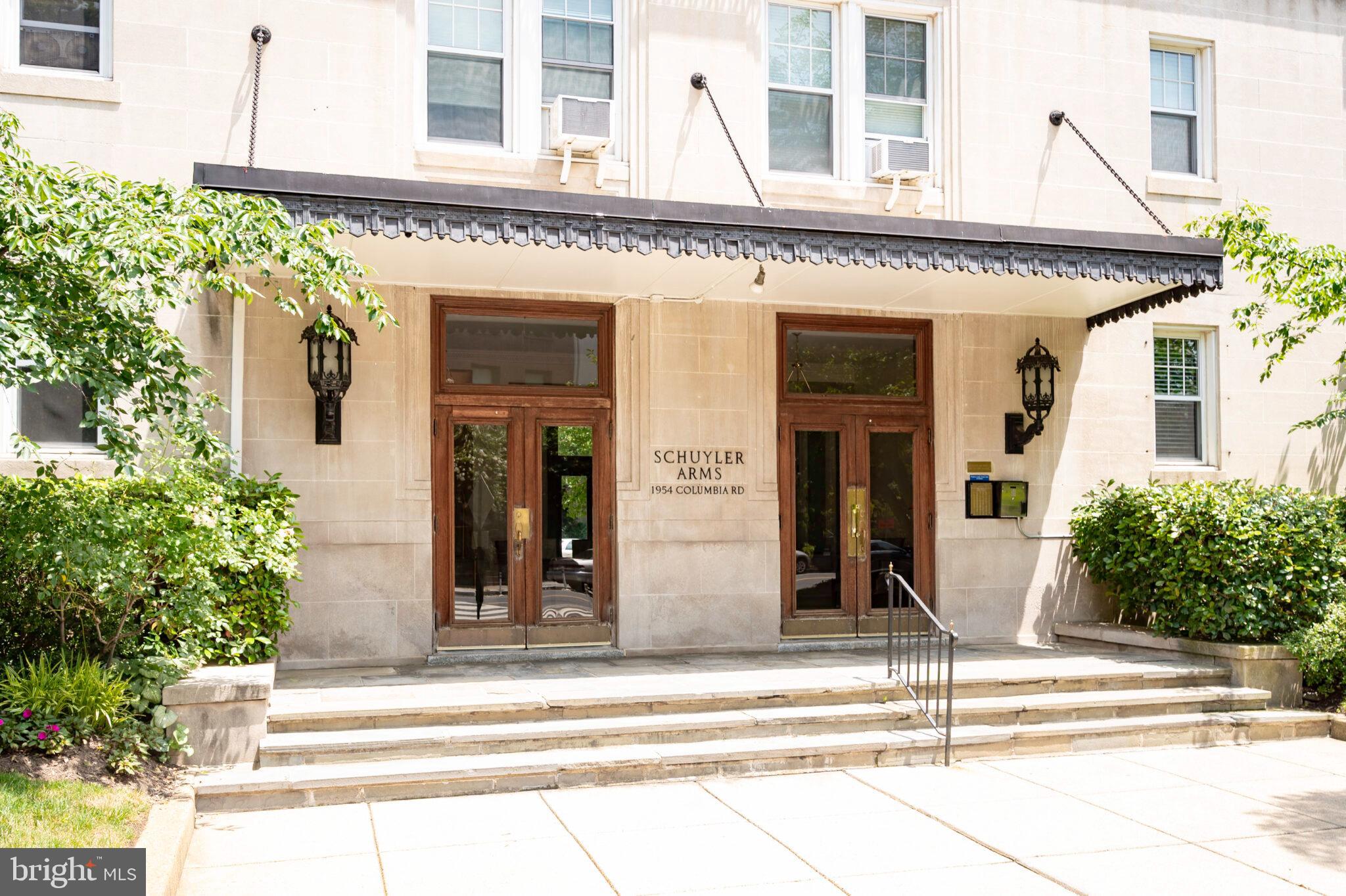 1954 COLUMBIA ROAD NW 112