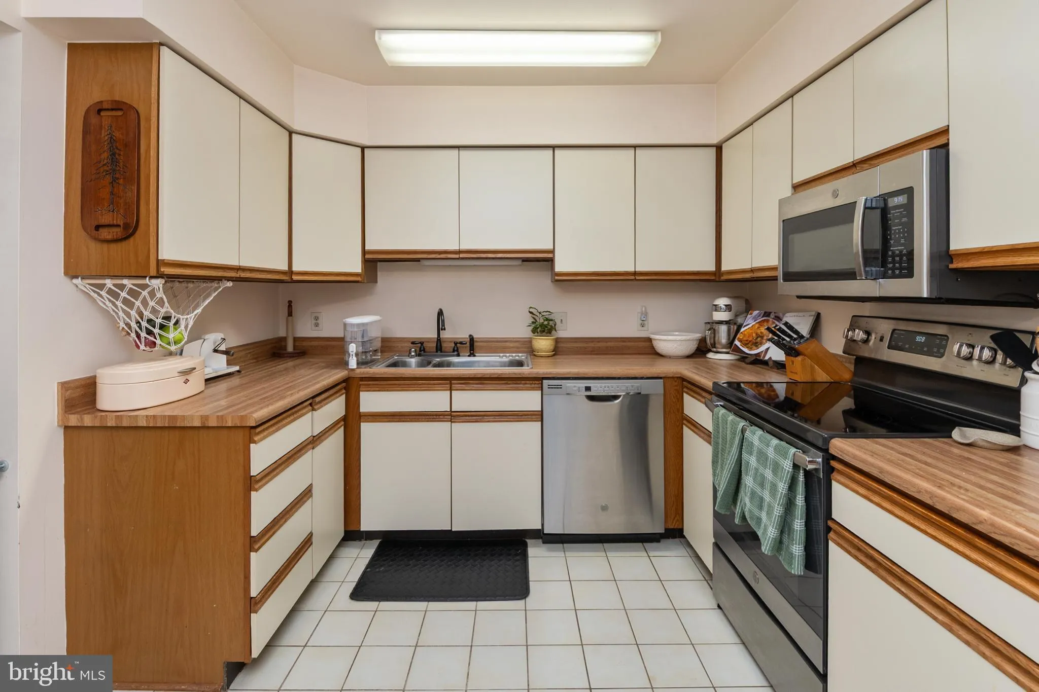 Upper Marlboro, Maryland 20772, United States, 3 Bedrooms Bedrooms, ,4 BathroomsBathrooms,Residential,Pending,205308