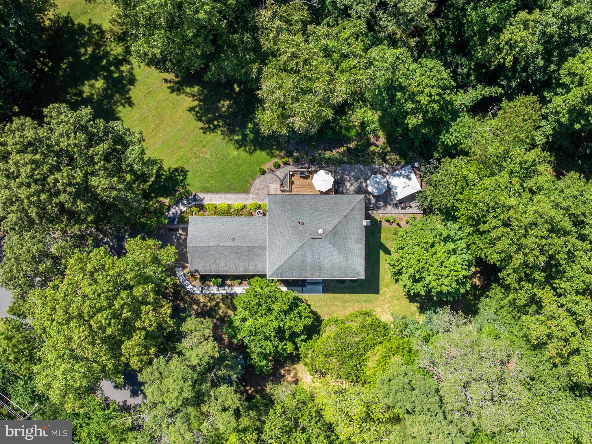 2200 LOMOND COURT