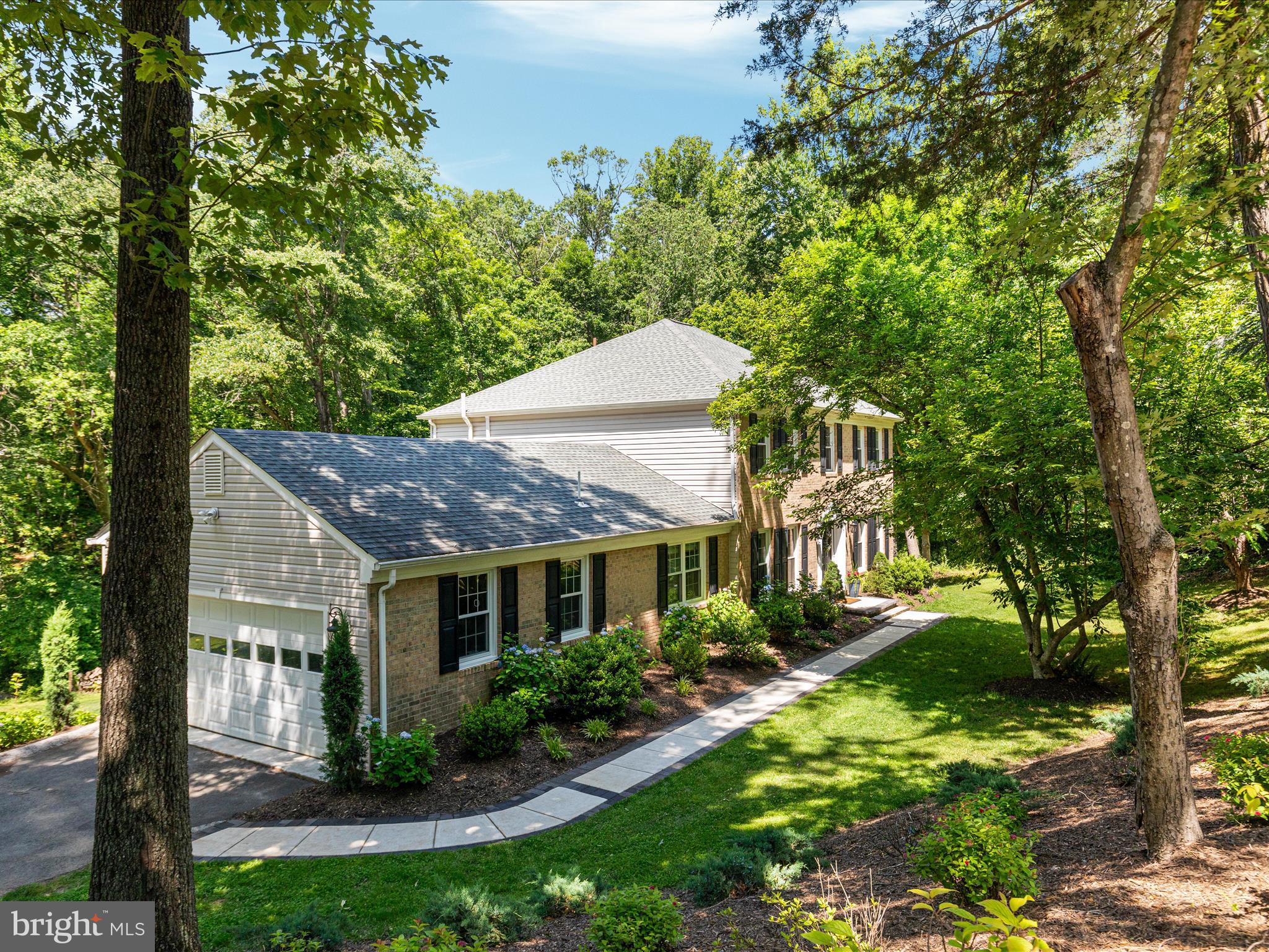 2200 LOMOND COURT