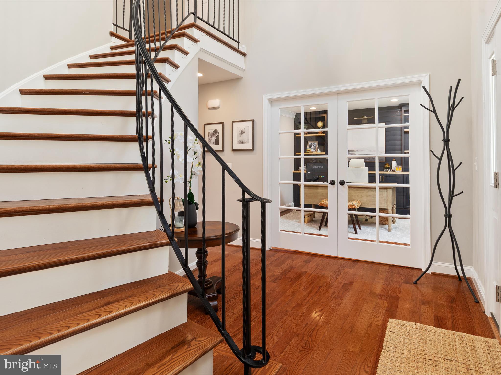 2200 LOMOND COURT