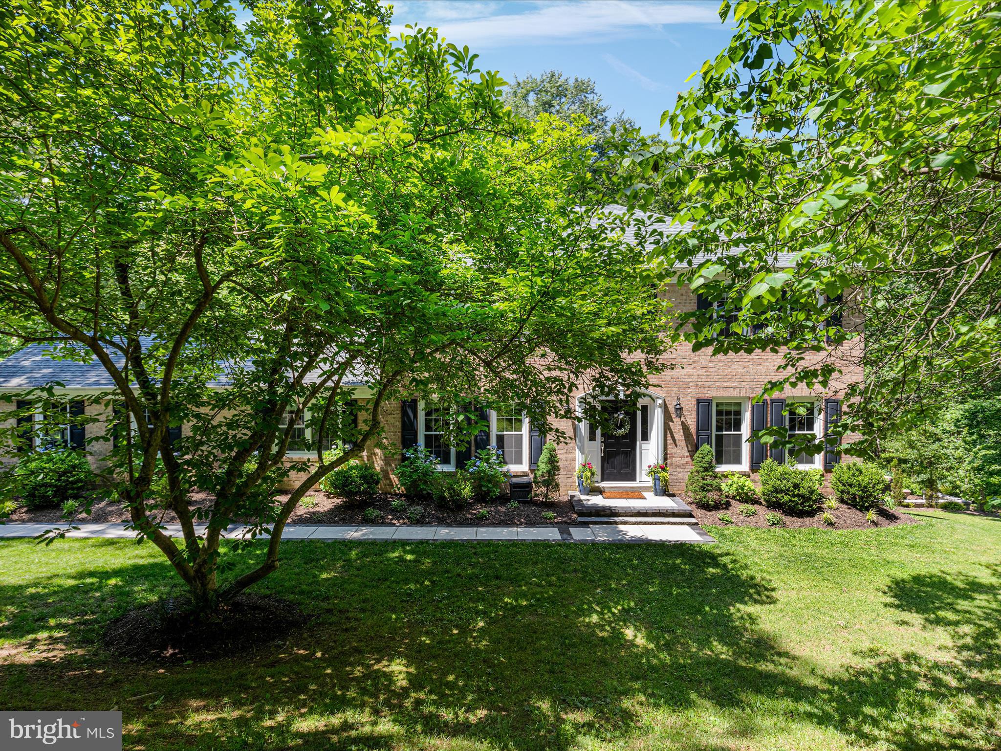 2200 LOMOND COURT