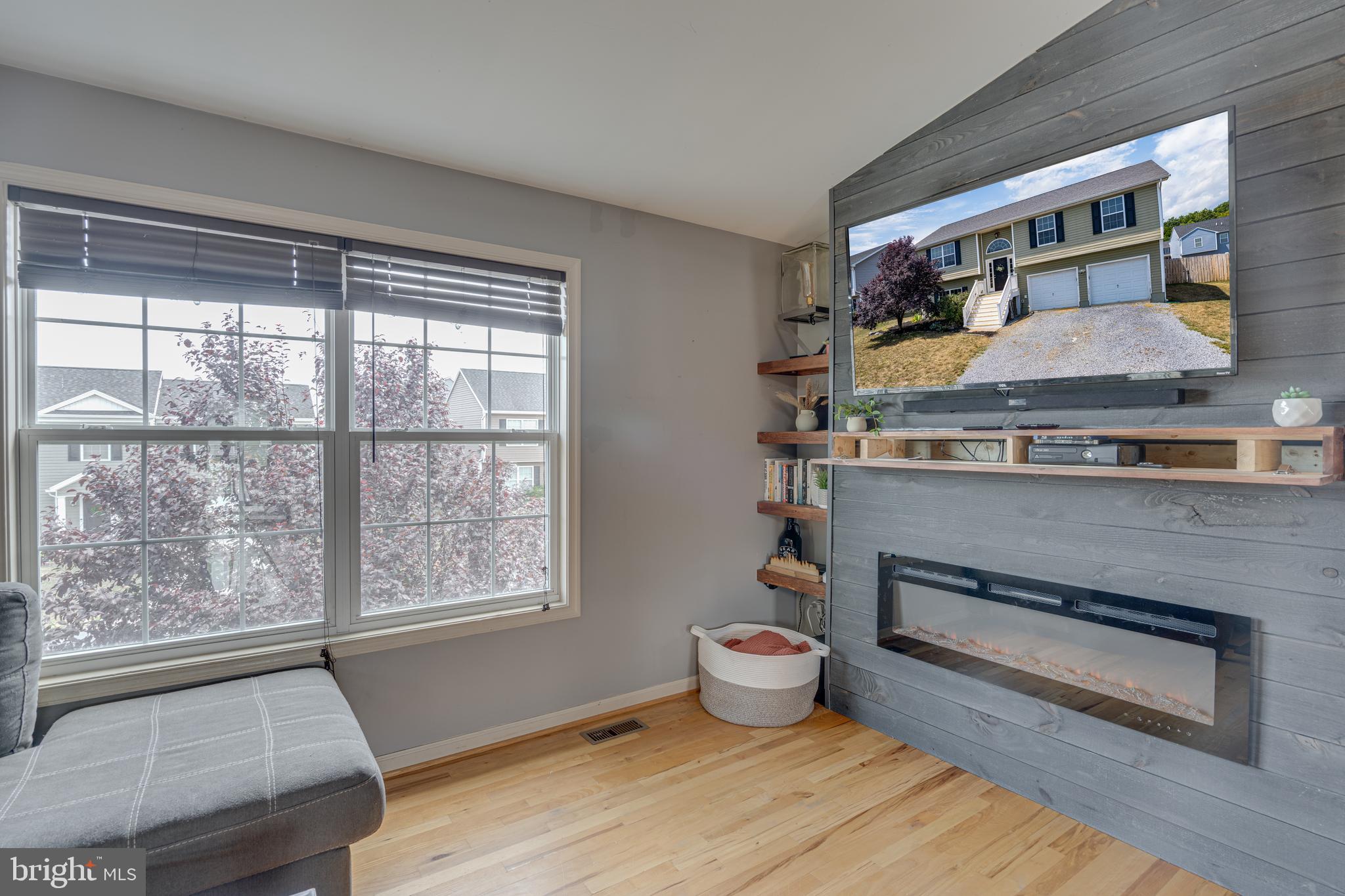 INWOOD VILLAGE - Residential