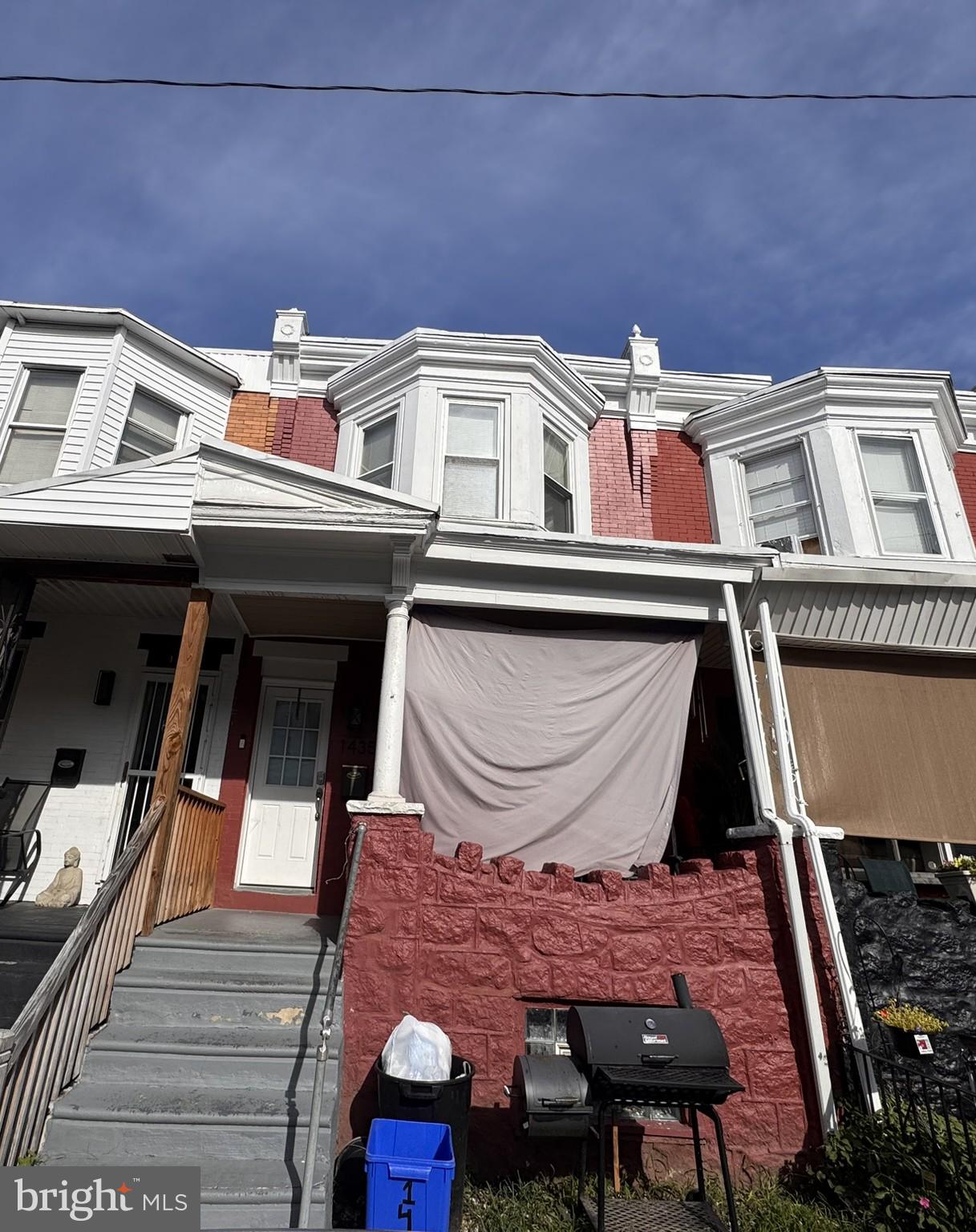 1435 N HOBART STREET