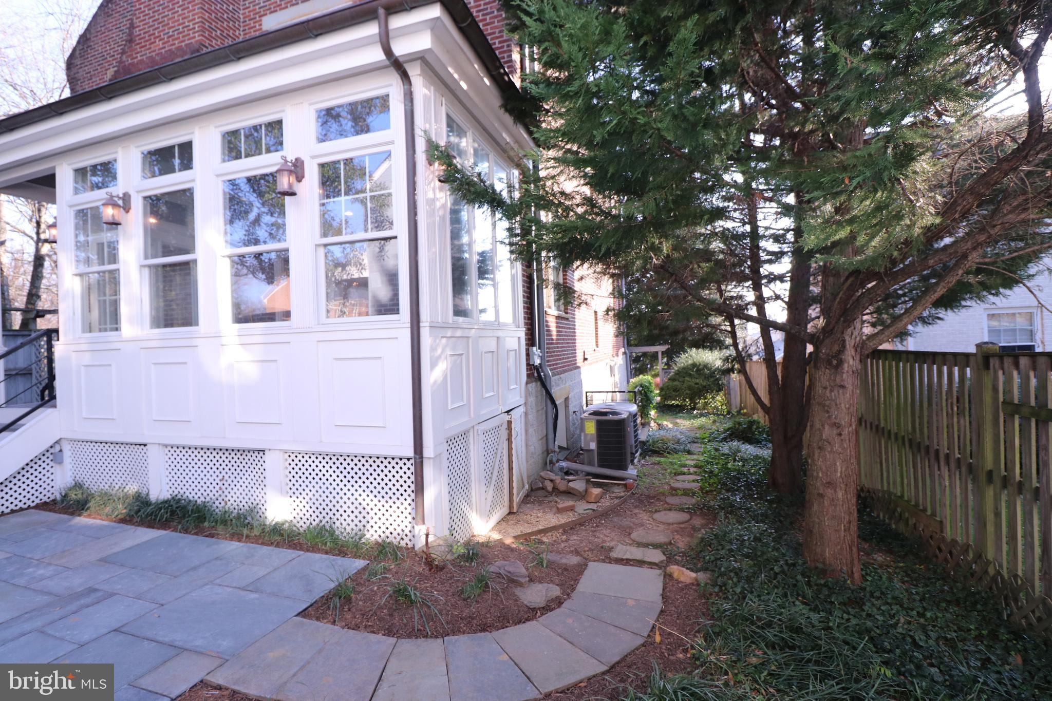 WILLET HEIGHTS - Residential Lease