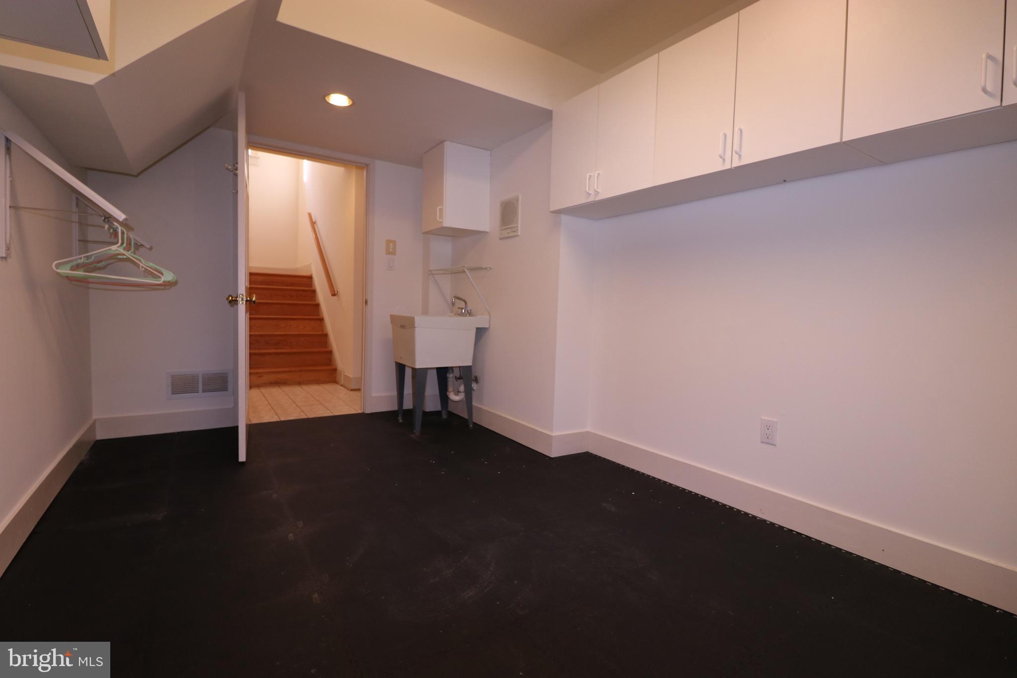 WILLET HEIGHTS - Residential Lease