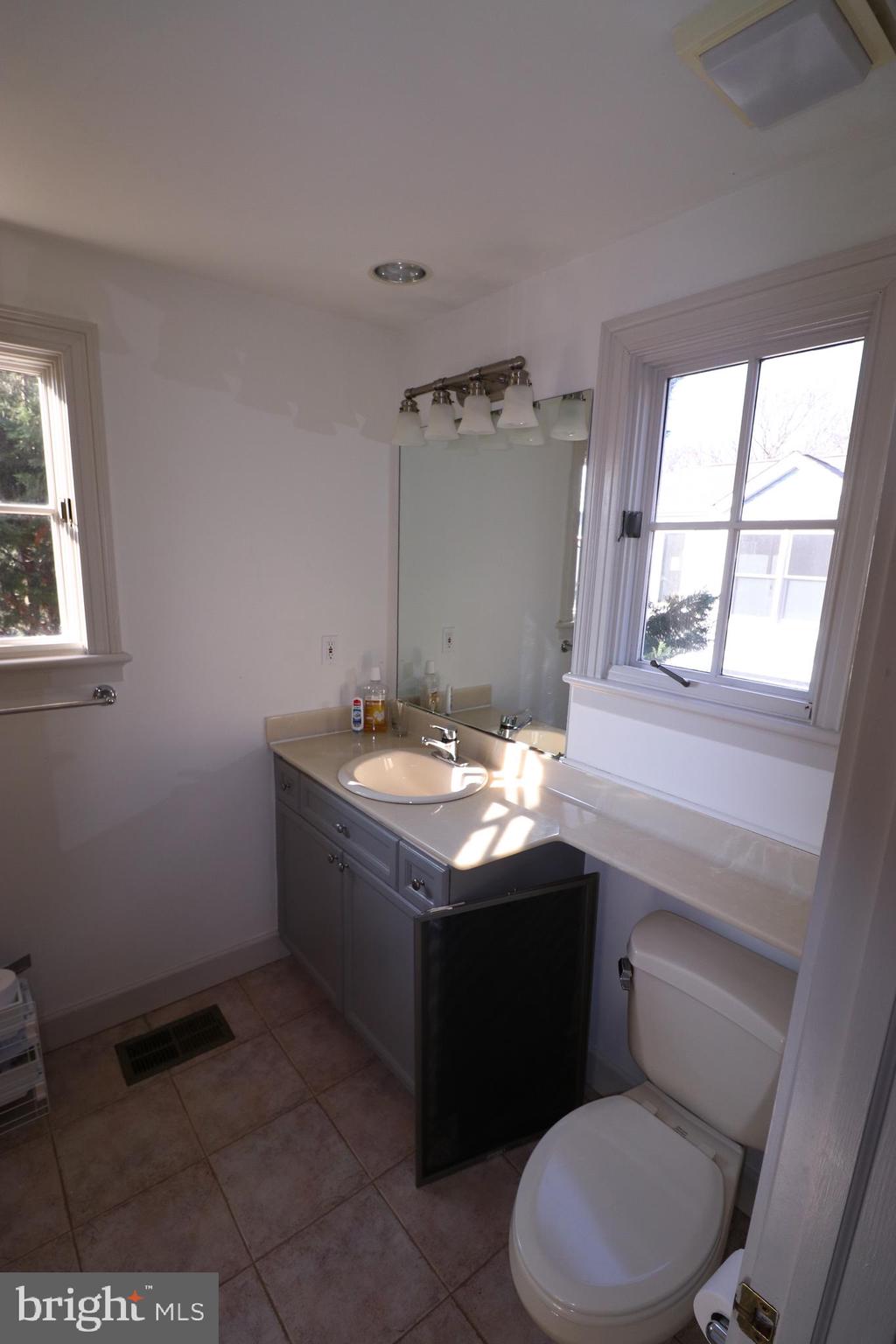 WILLET HEIGHTS - Residential Lease