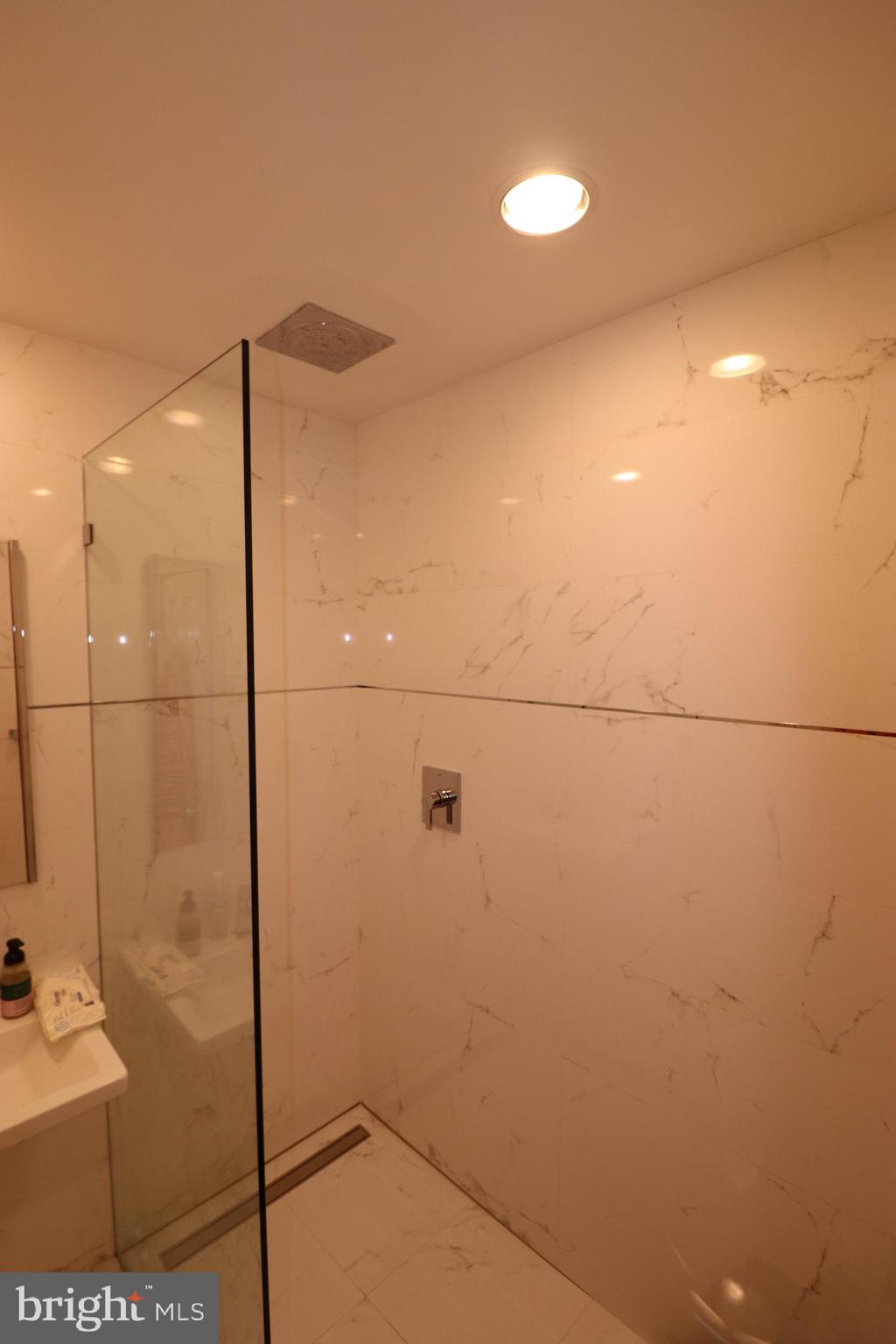 WILLET HEIGHTS - Residential Lease