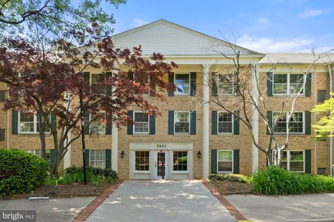 7651 Tremayne Place Unit 207, McLean, VA MLS: VAFX2237052