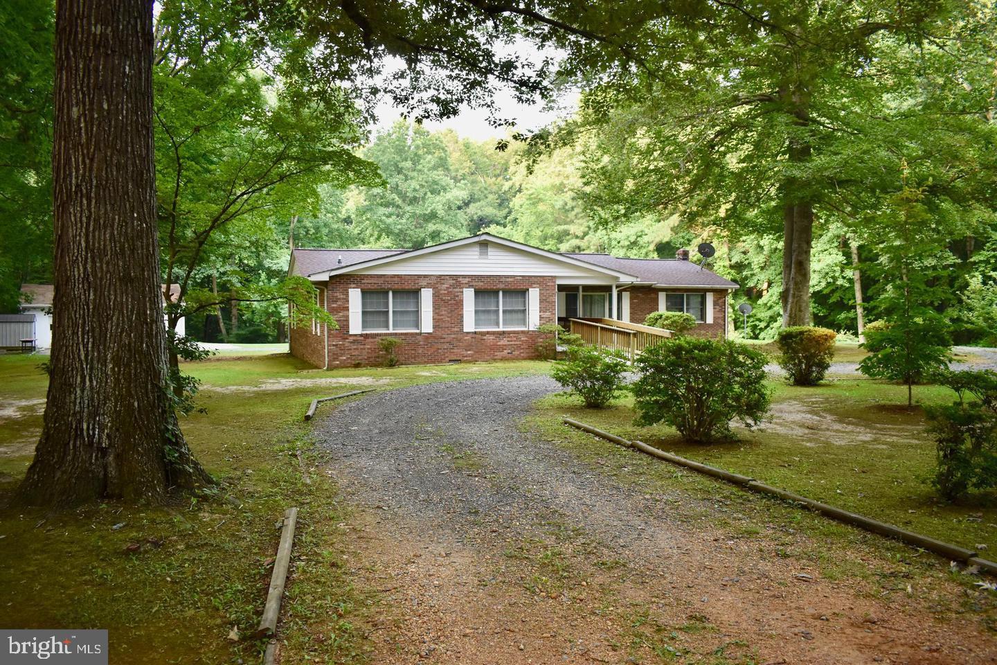 WINDMILL POINT - Residential Lease