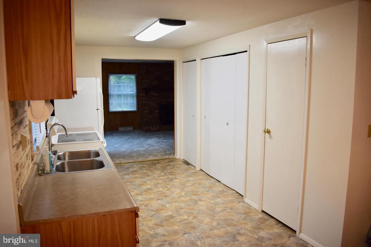 WINDMILL POINT - Residential Lease