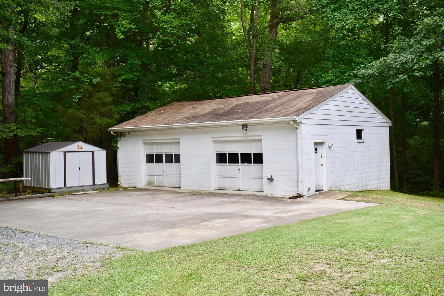 WINDMILL POINT - Residential Lease