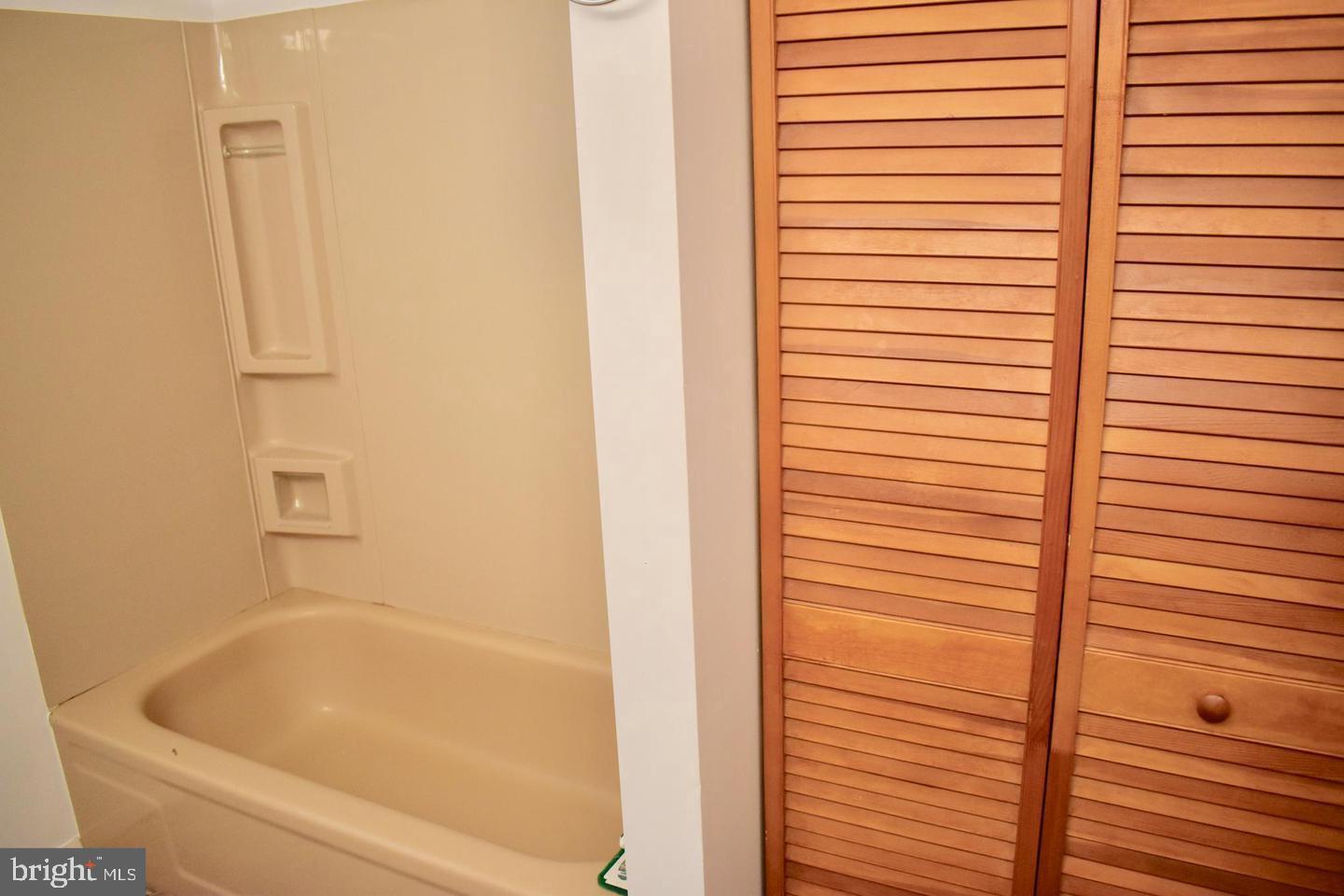 WINDMILL POINT - Residential Lease