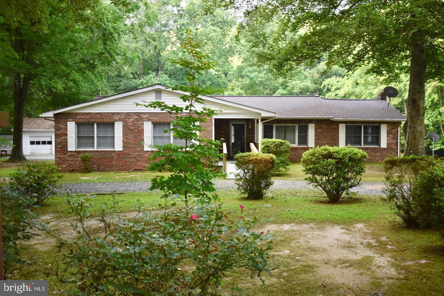 WINDMILL POINT - Residential Lease