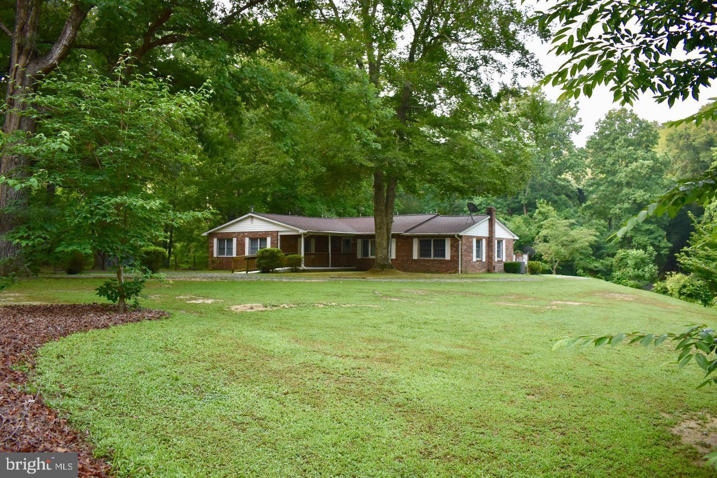 WINDMILL POINT - Residential Lease