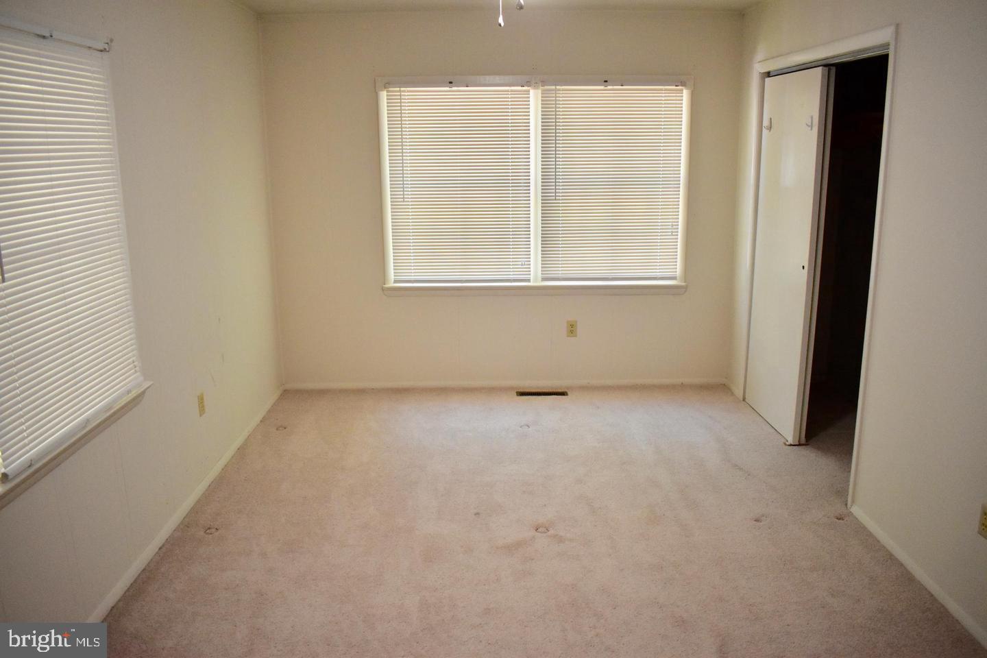 WINDMILL POINT - Residential Lease