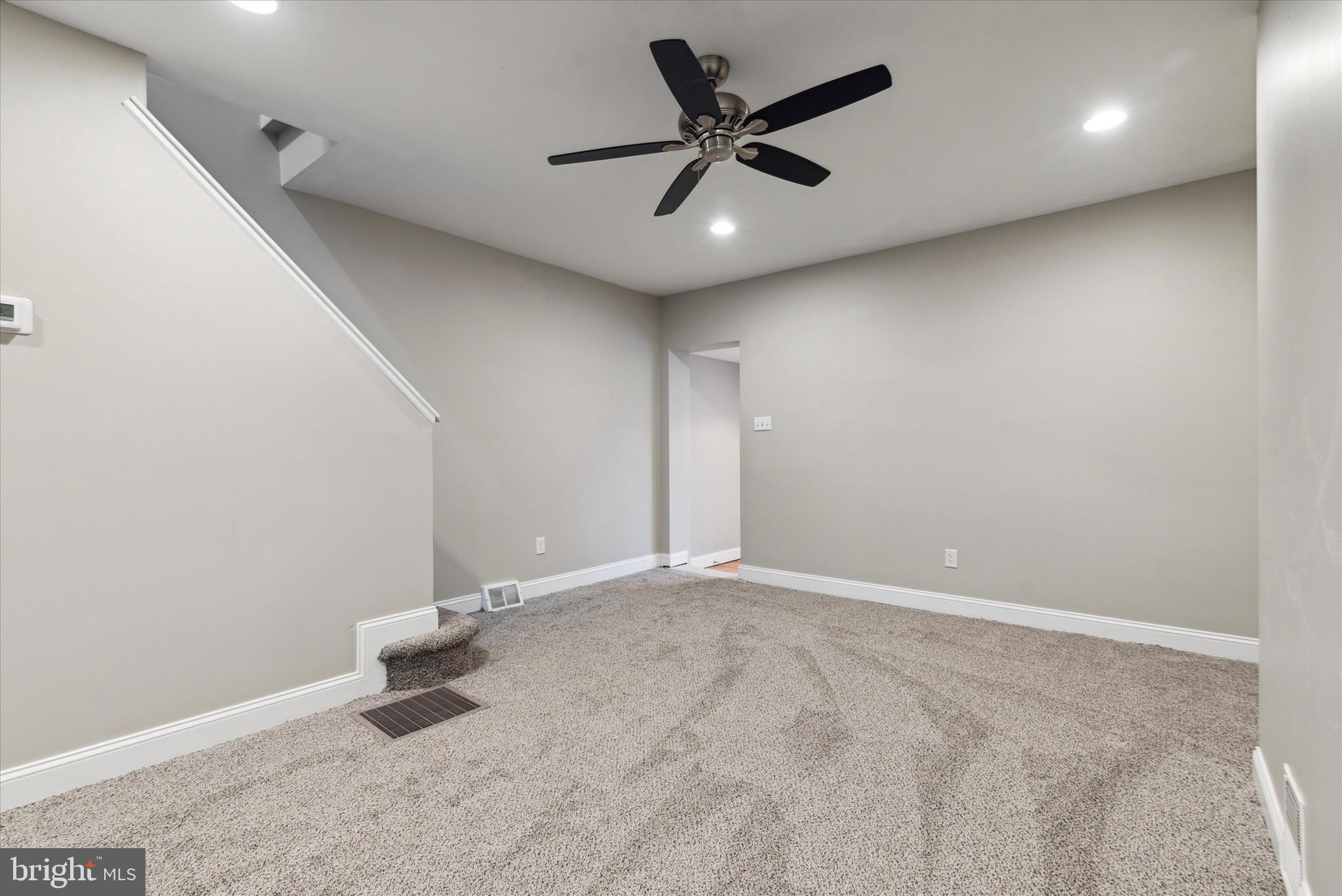 ELMWOOD PARK - Residential