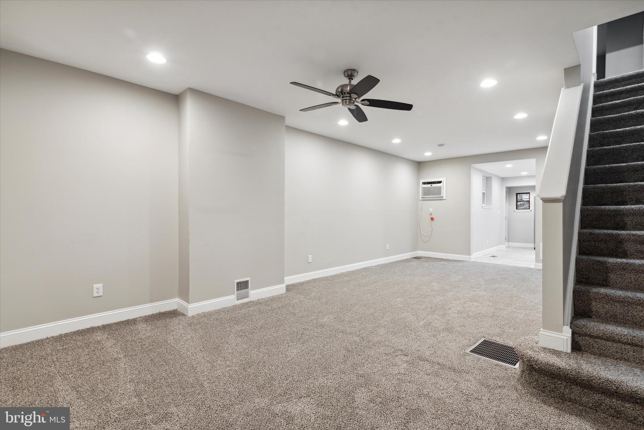 ELMWOOD PARK - Residential