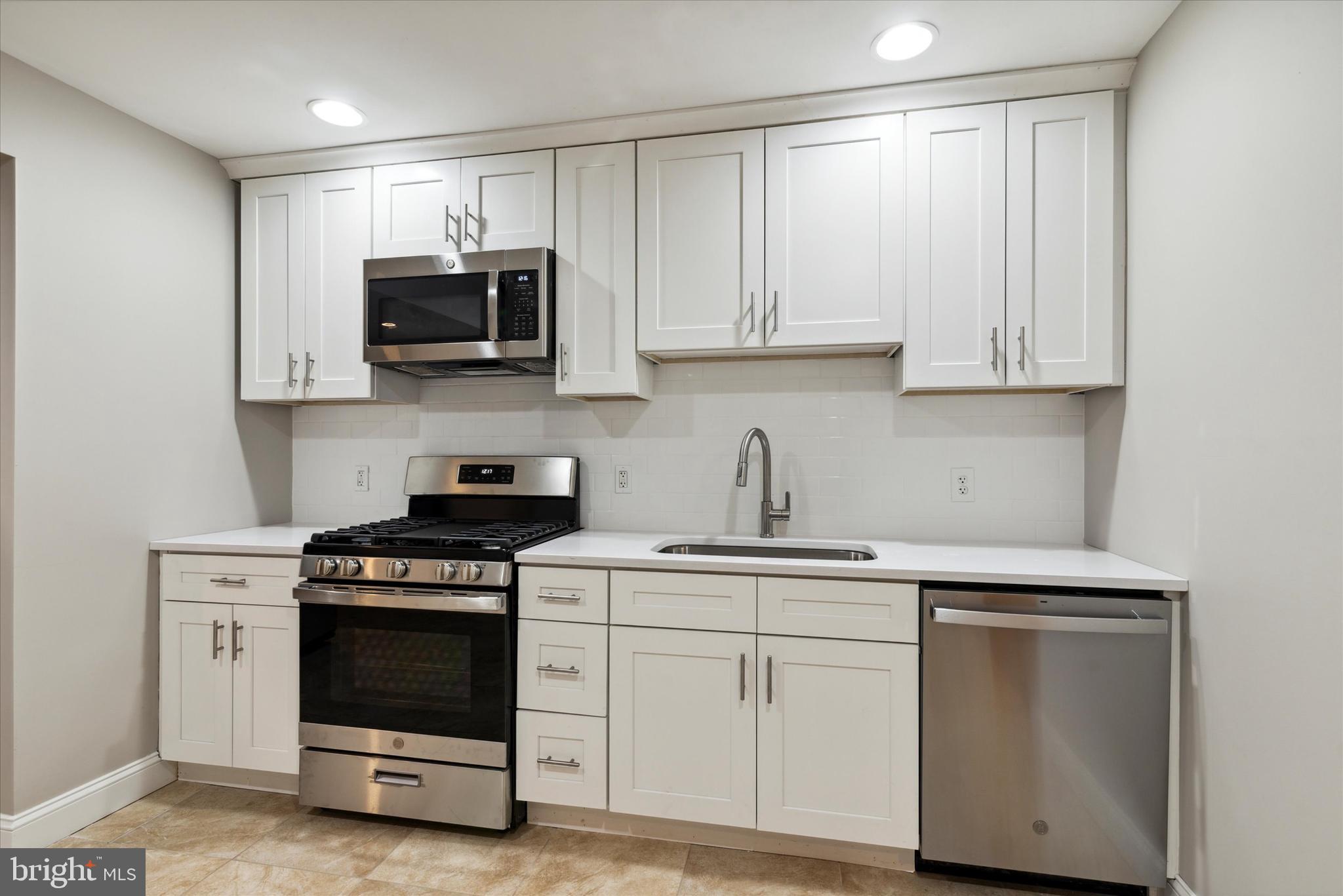 ELMWOOD PARK - Residential