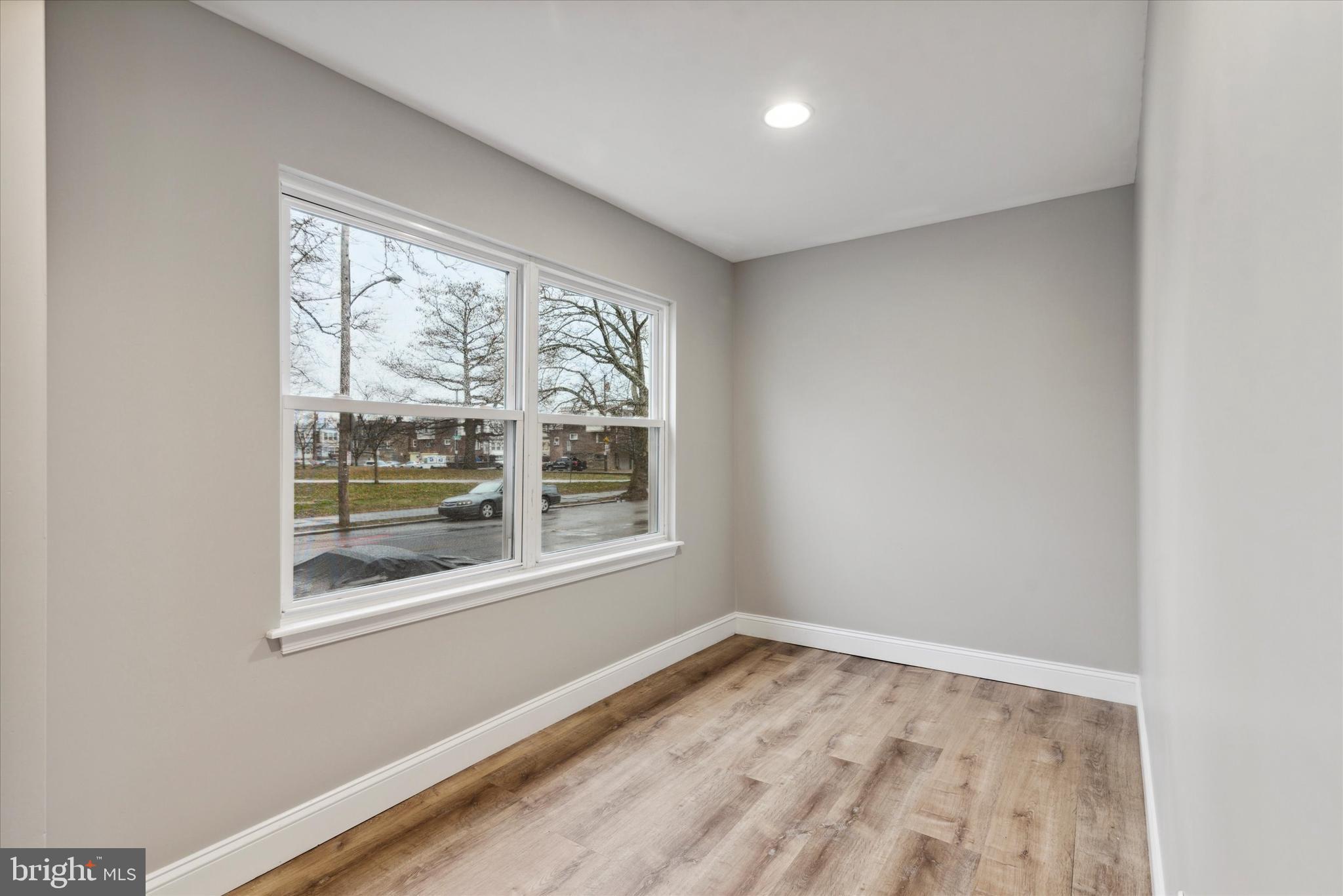 ELMWOOD PARK - Residential