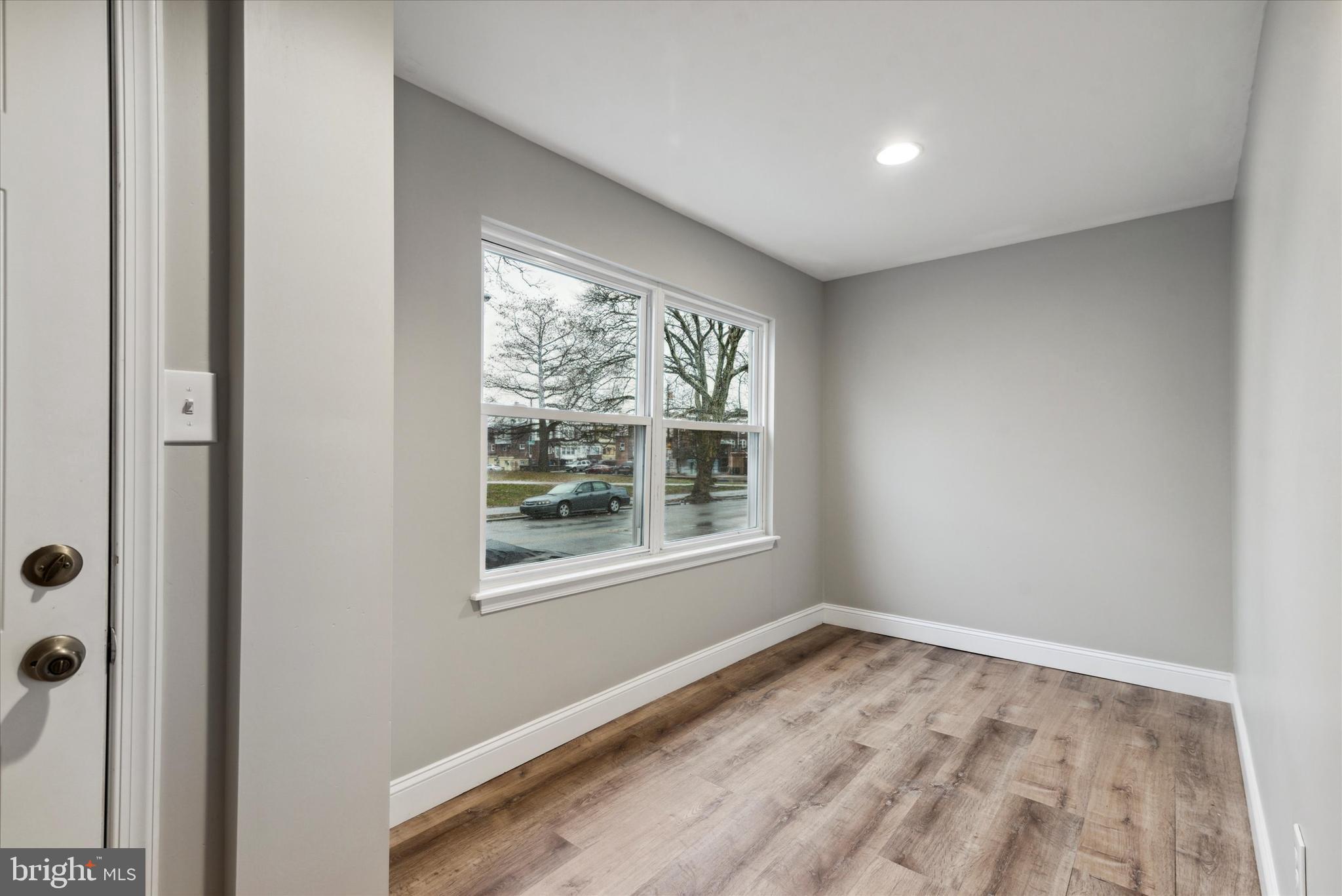 ELMWOOD PARK - Residential