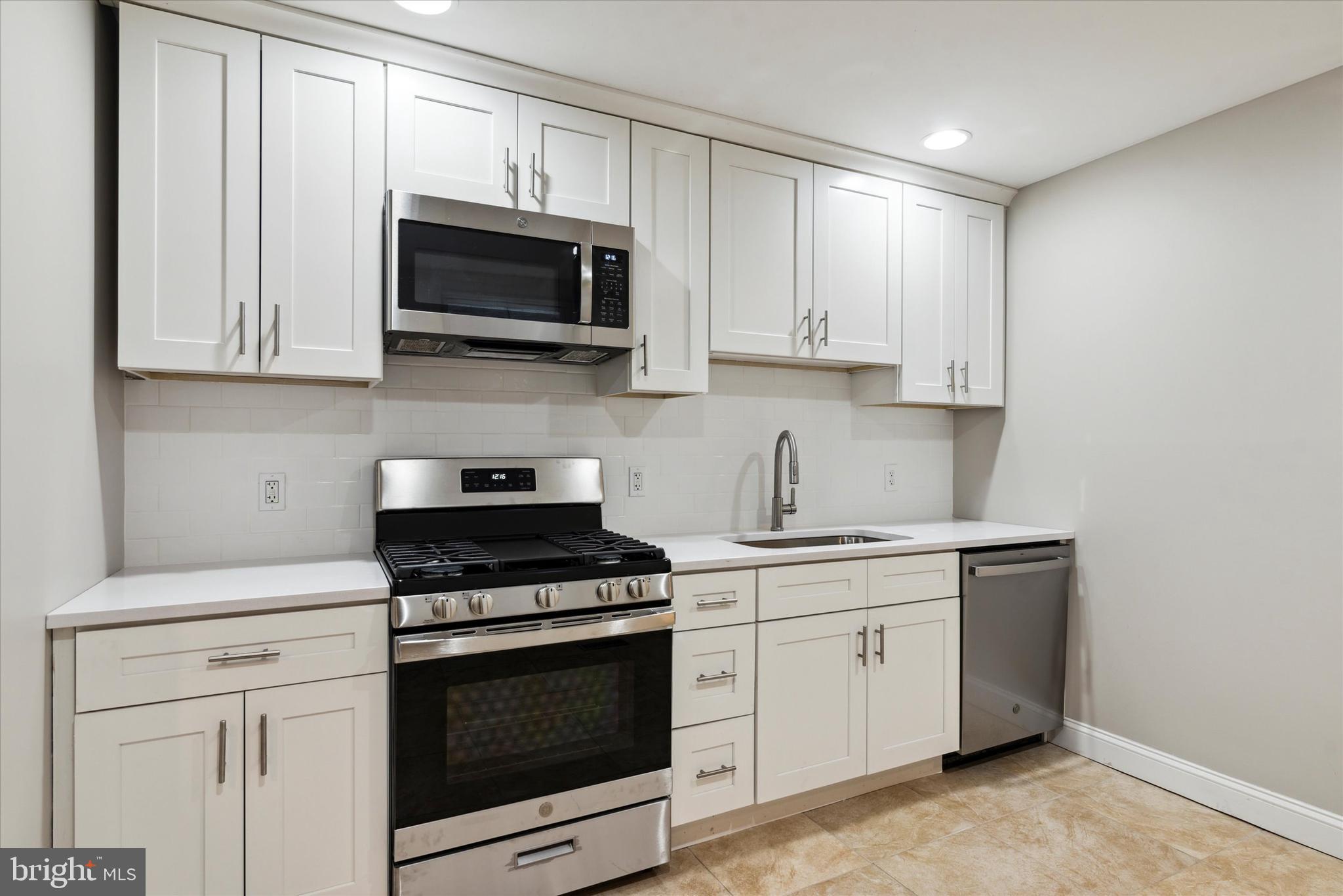 ELMWOOD PARK - Residential