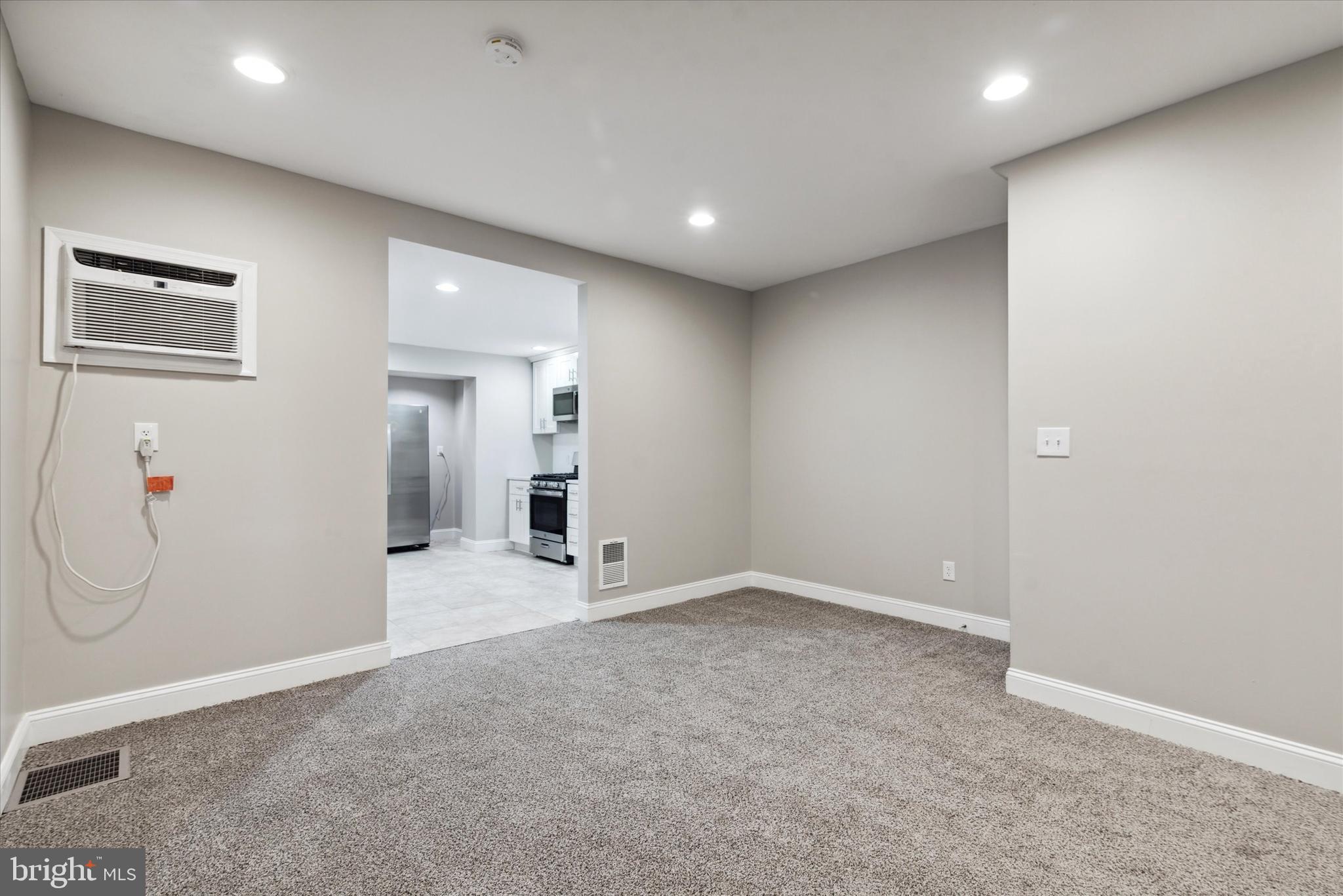 ELMWOOD PARK - Residential