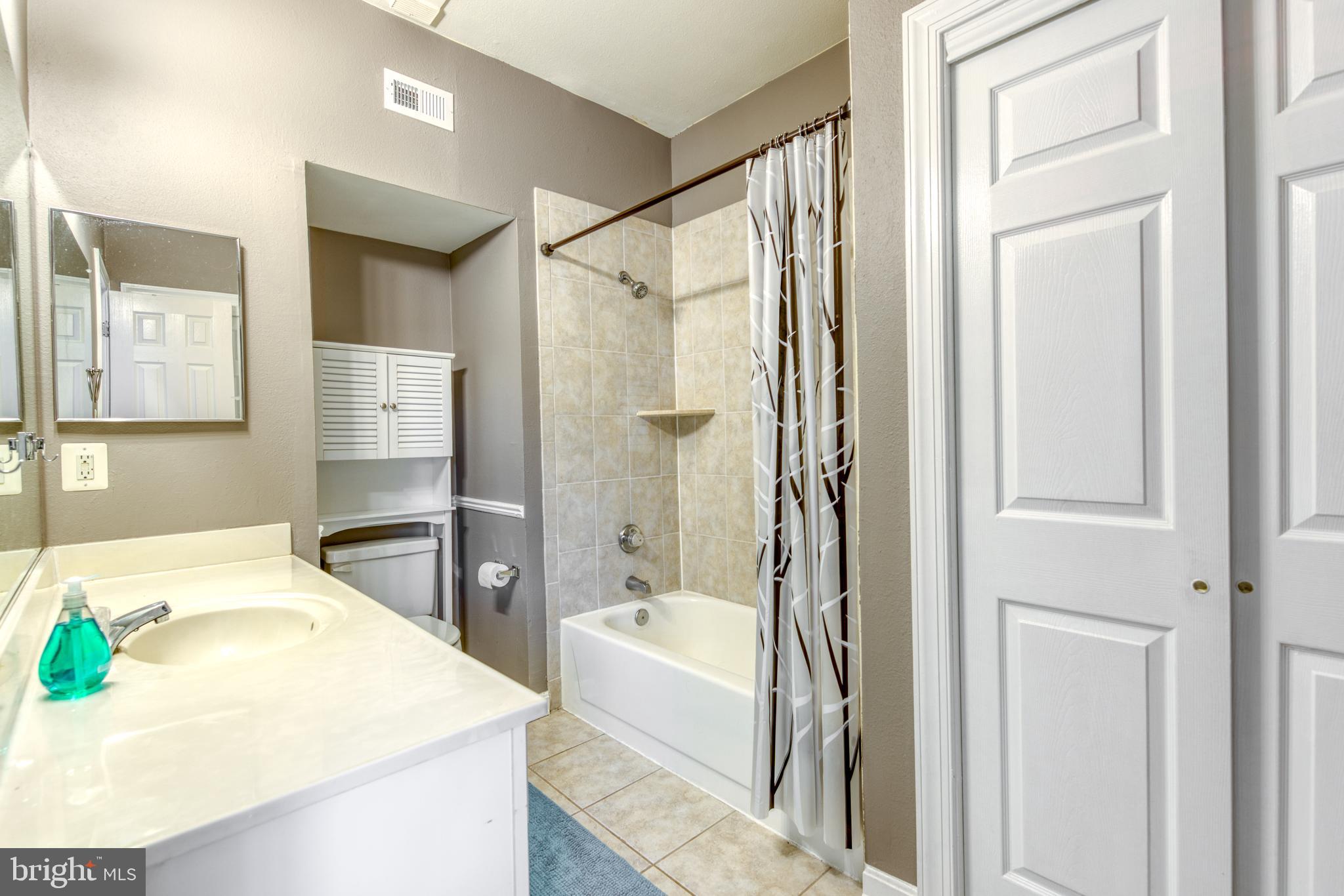 PENDERBROOK SQUARE CONDOMINIUMS - Residential Lease