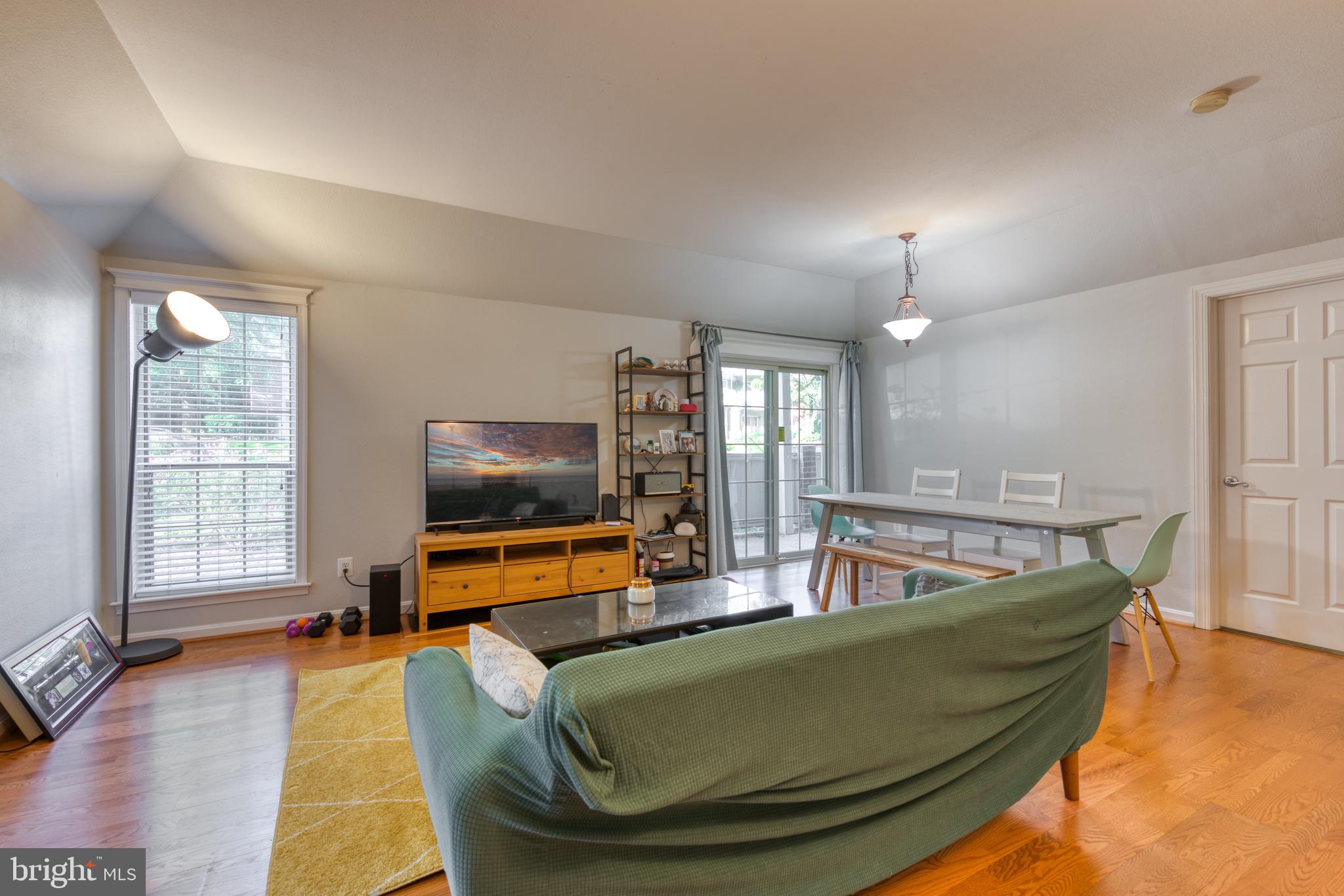 PENDERBROOK SQUARE CONDOMINIUMS - Residential Lease