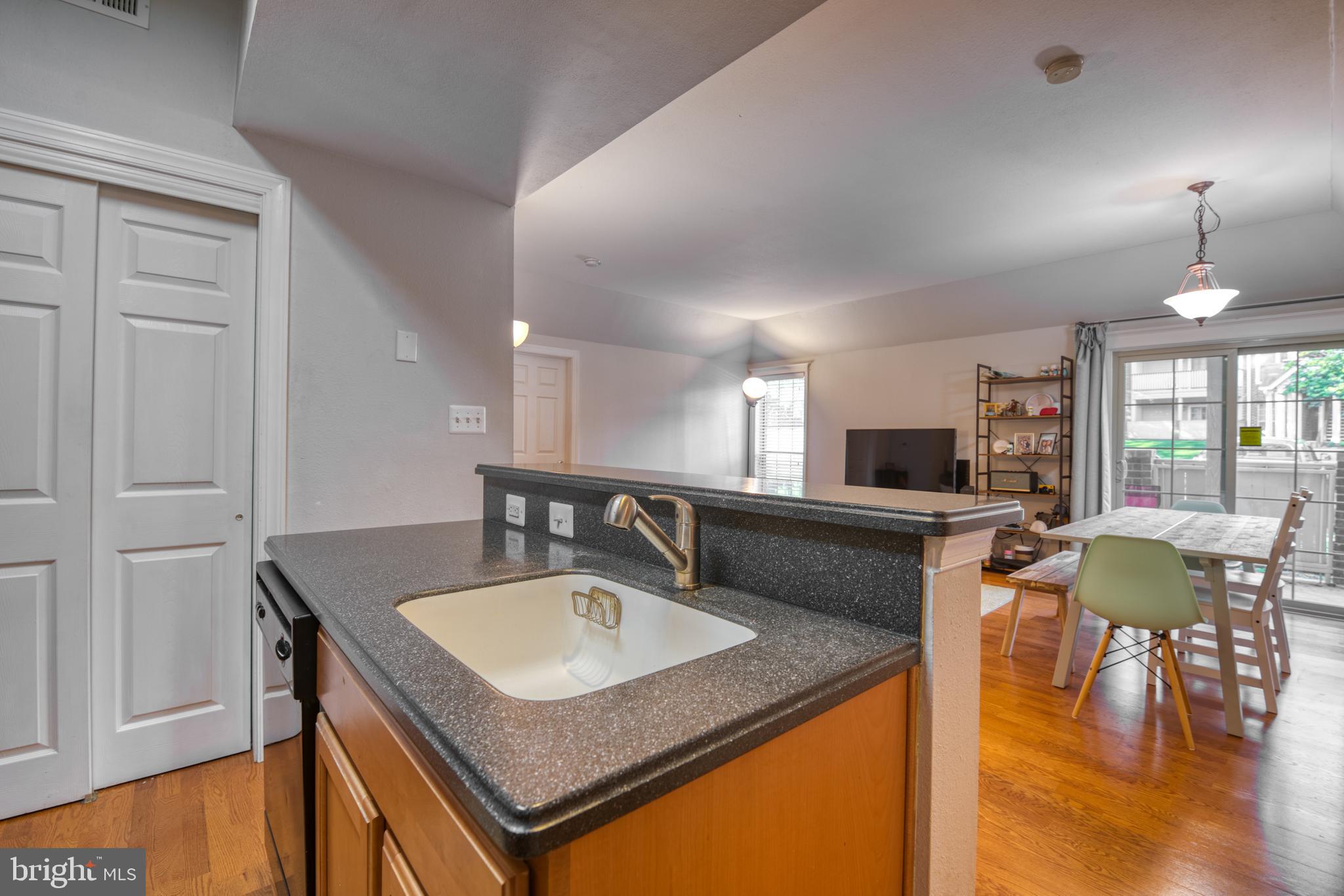 PENDERBROOK SQUARE CONDOMINIUMS - Residential Lease