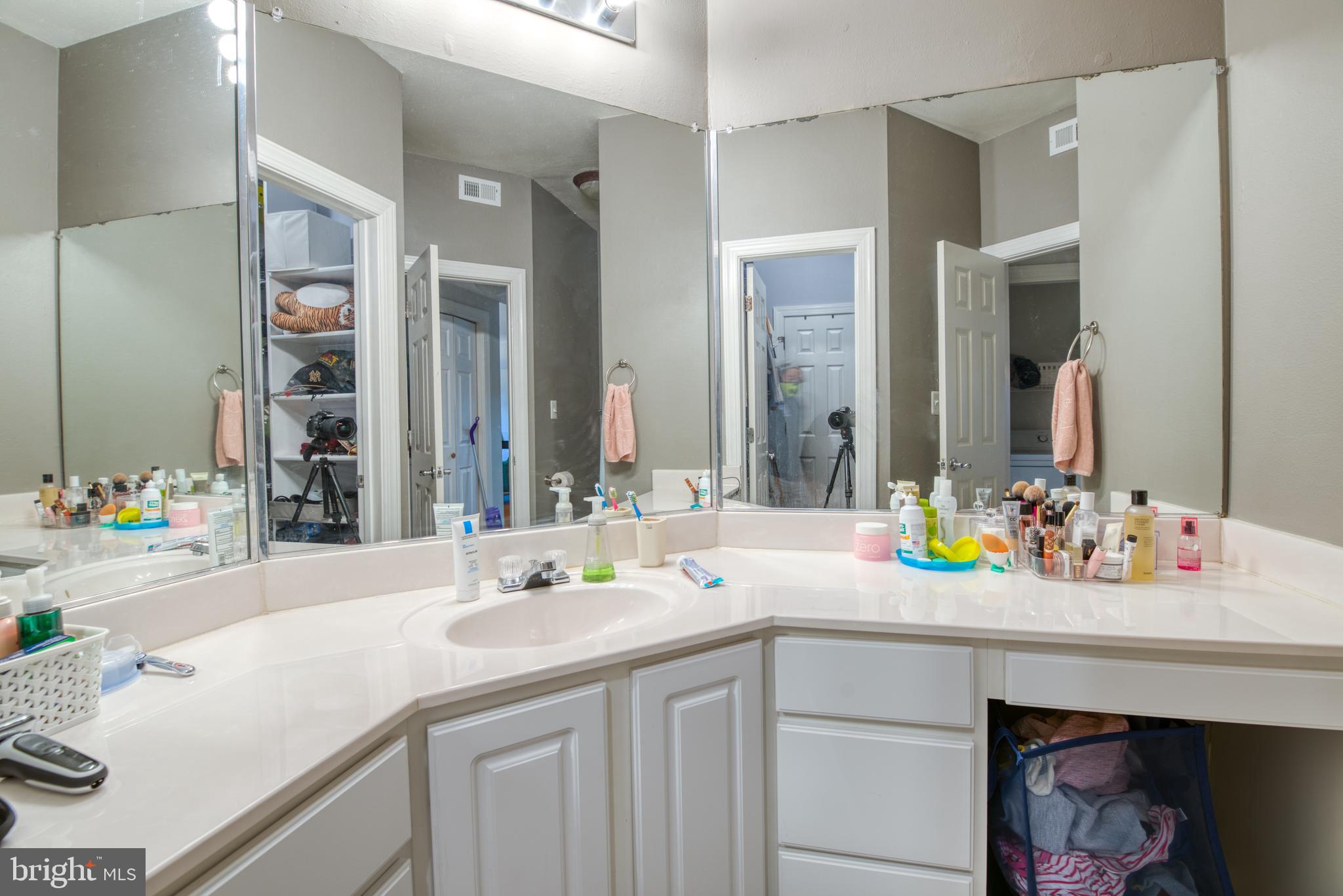 PENDERBROOK SQUARE CONDOMINIUMS - Residential Lease