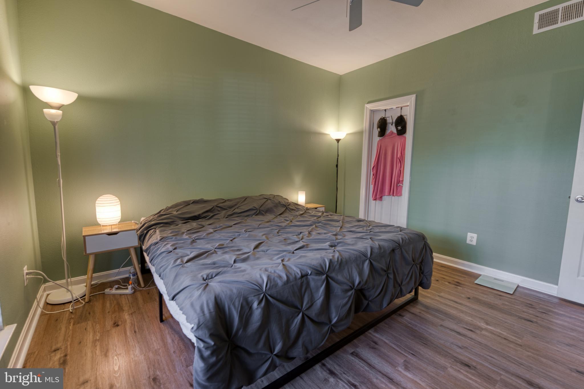 PENDERBROOK SQUARE CONDOMINIUMS - Residential Lease