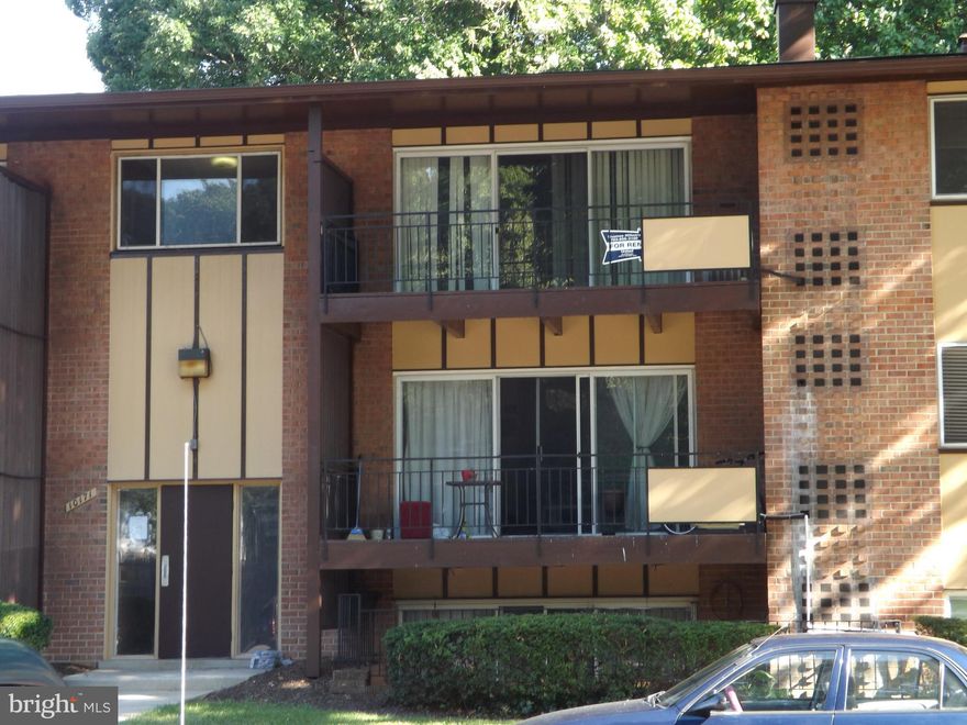 ACCEPTING BACKUP OFFERS!!!! Outstanding Opportunity For Buyers and Investors. Spacious 2 Bedroom/1 Bath, Ideal Fairfax City Location, Freshly Painted,  Close to Shops, Walk to Public Transportation. Great Community with Pool, Playgrounds, Parks.. Don't Miss Your Opportunity Before Spring Madness Starts