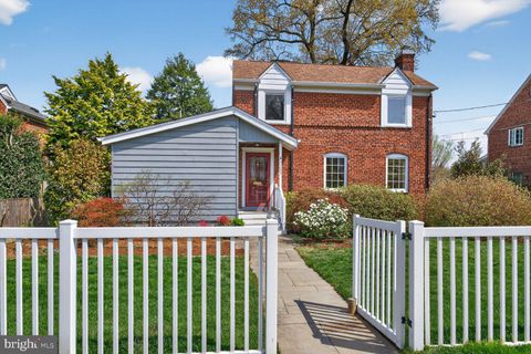 Photo of 2633 N Florida Street, ARLINGTON, VA 22207 (MLS # VAAR2071198)