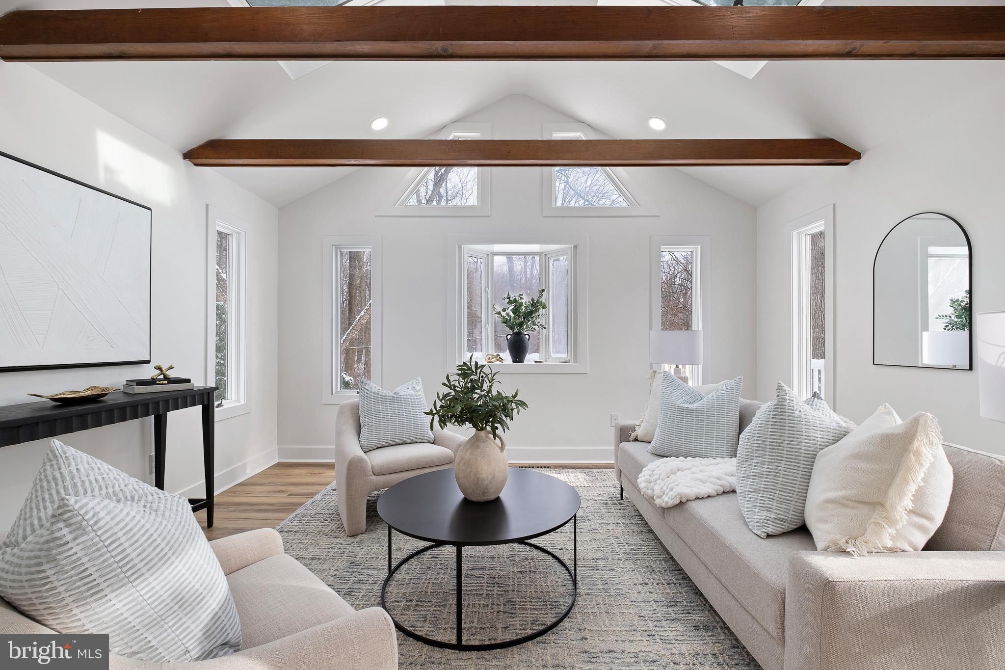 FLORA HILLS - Residential