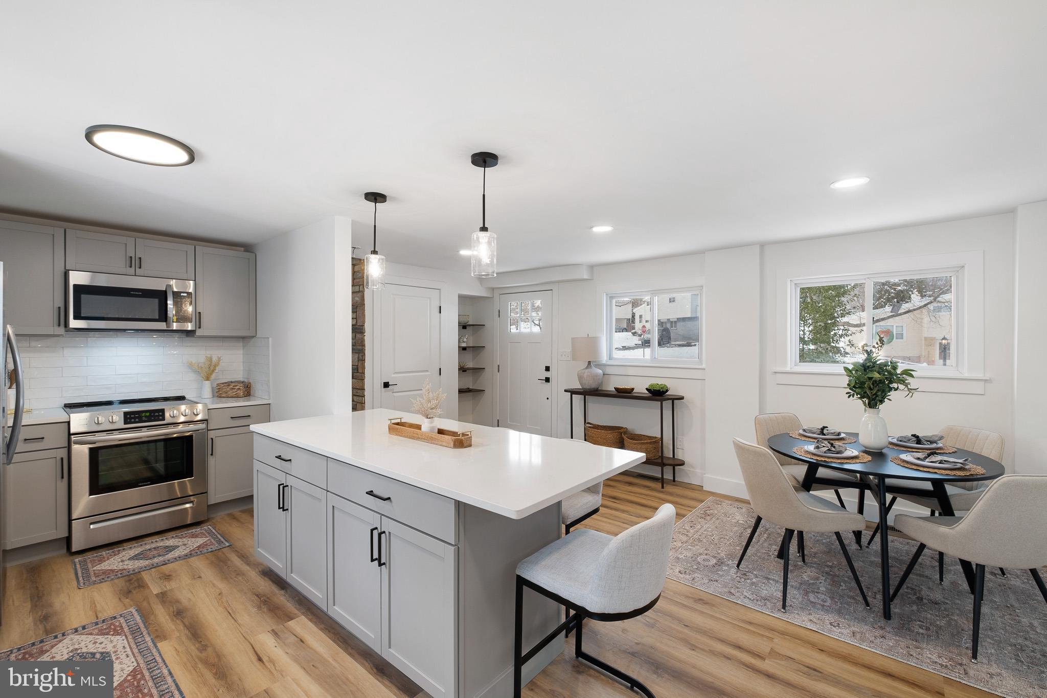 FLORA HILLS - Residential