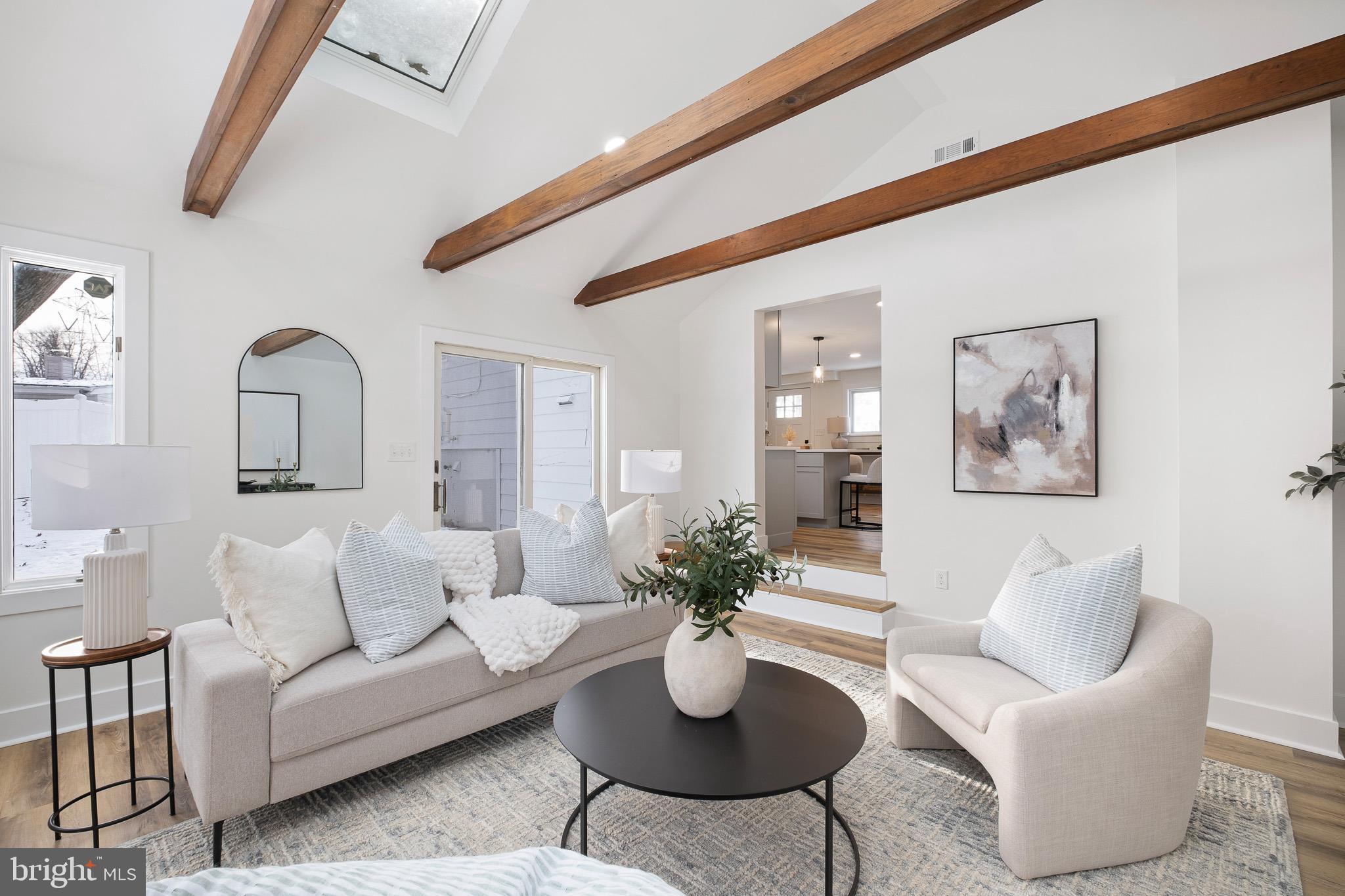 FLORA HILLS - Residential