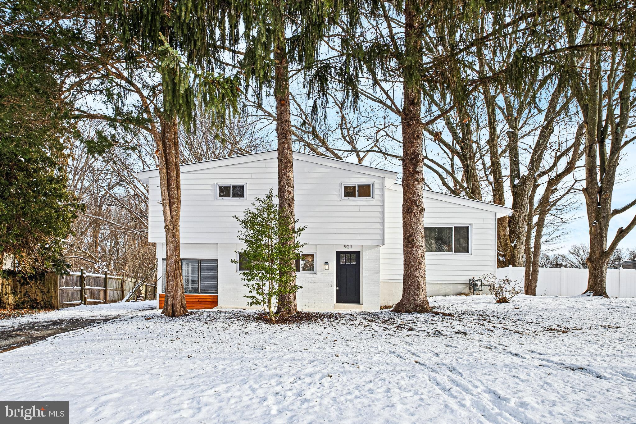 FLORA HILLS - Residential