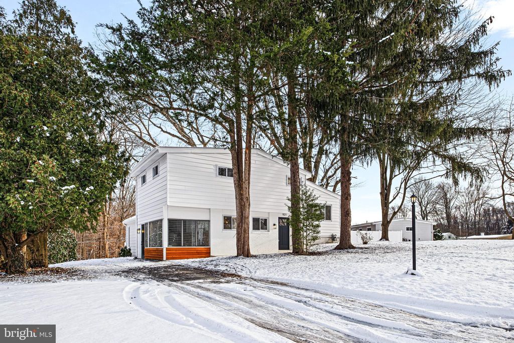 Photo of 921 Flora Lane, UPPER CHICHESTER, PA 19061 (MLS # PADE2105582)